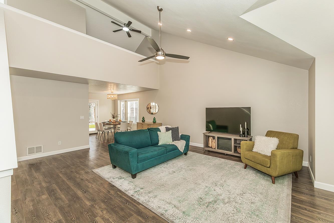 1636 E Solar Ave, Fresno, CA 93720