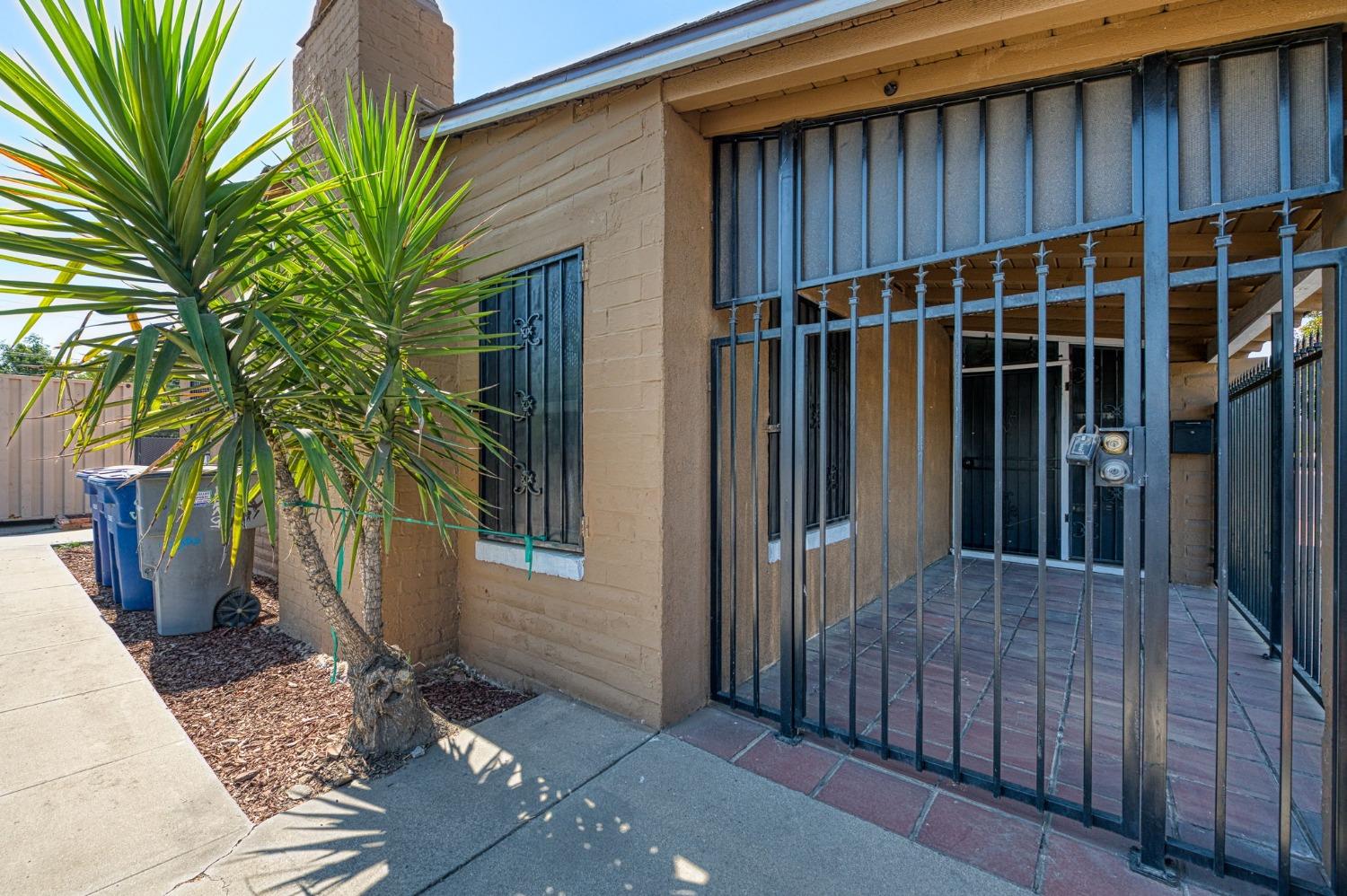 332 E Shields Ave, Fresno, CA 93704