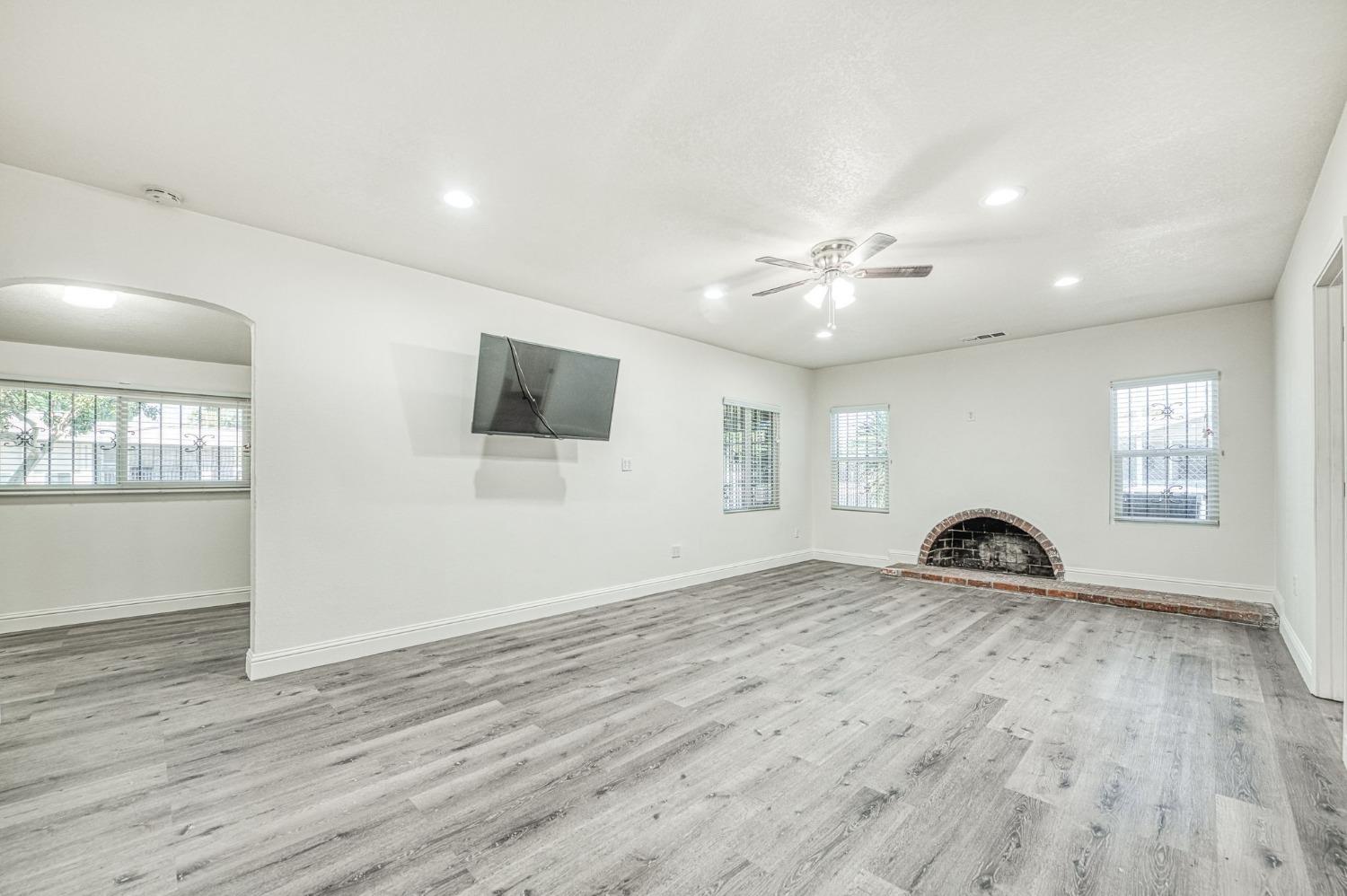 332 E Shields Ave, Fresno, CA 93704