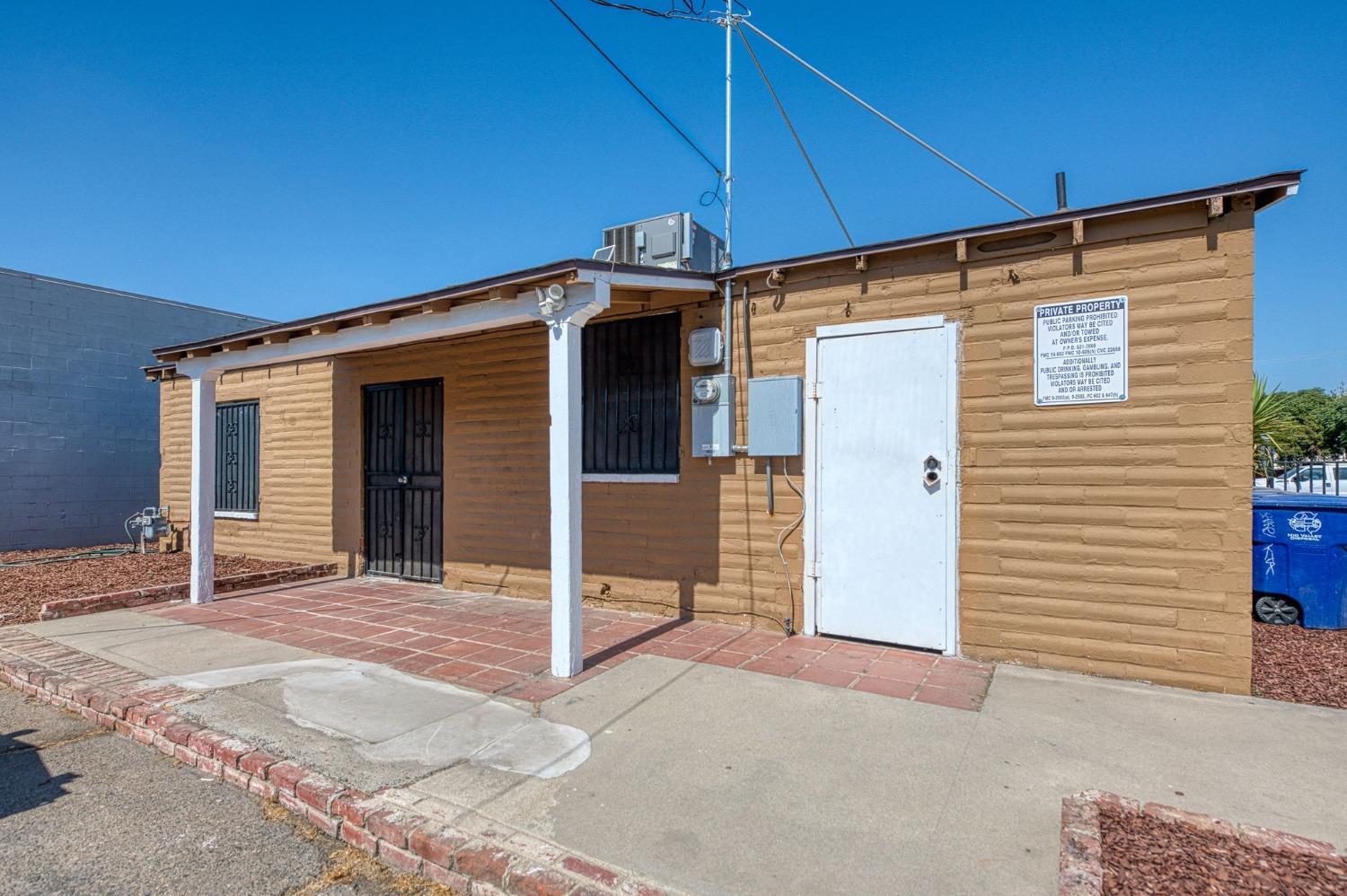 332 E Shields Ave, Fresno, CA 93704