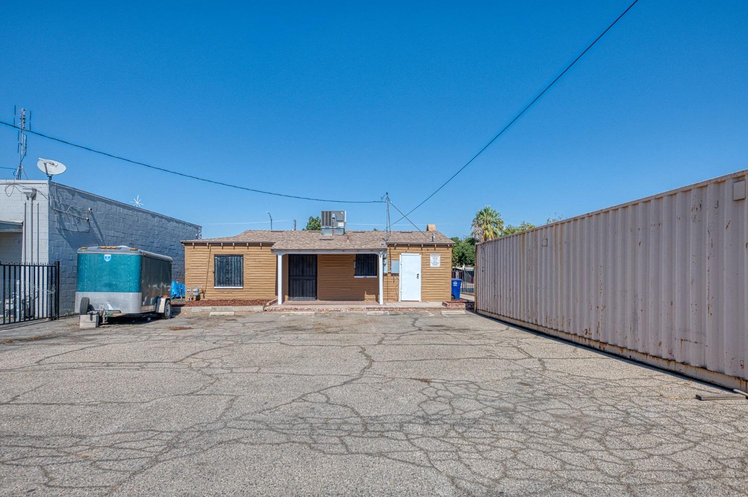 332 E Shields Ave, Fresno, CA 93704