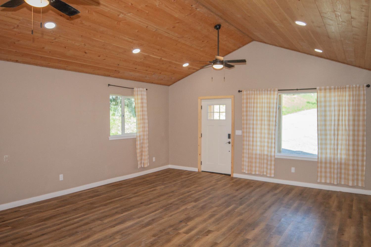 33379 George Smith Rd, Yokuts Valley, CA 93675