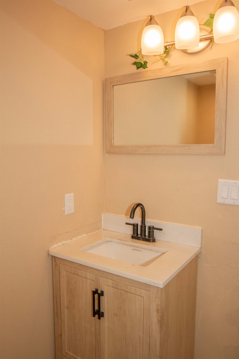 33379 George Smith Rd, Yokuts Valley, CA 93675