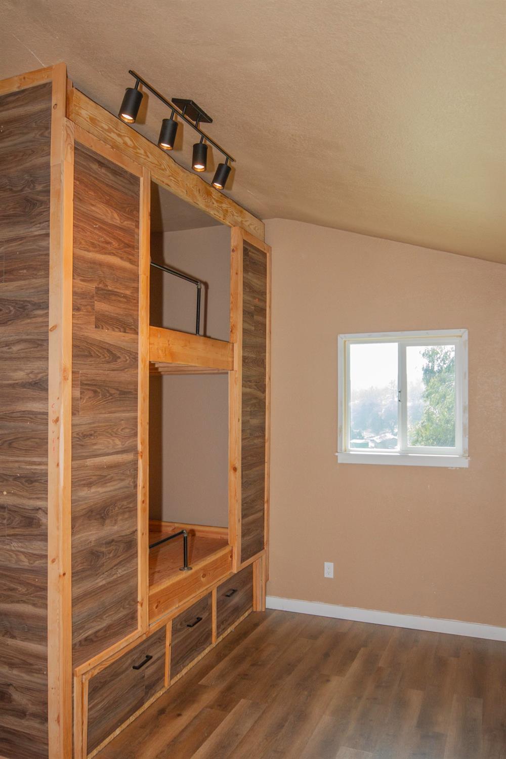 33379 George Smith Rd, Yokuts Valley, CA 93675