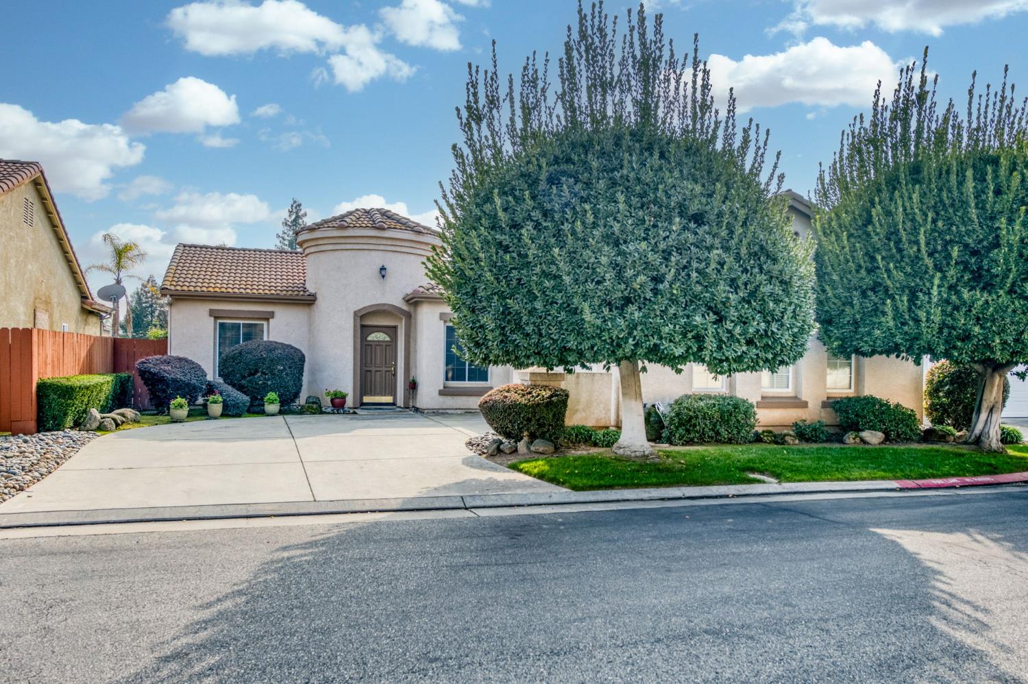 2406 E Marquise Ct, Fresno, CA 93720