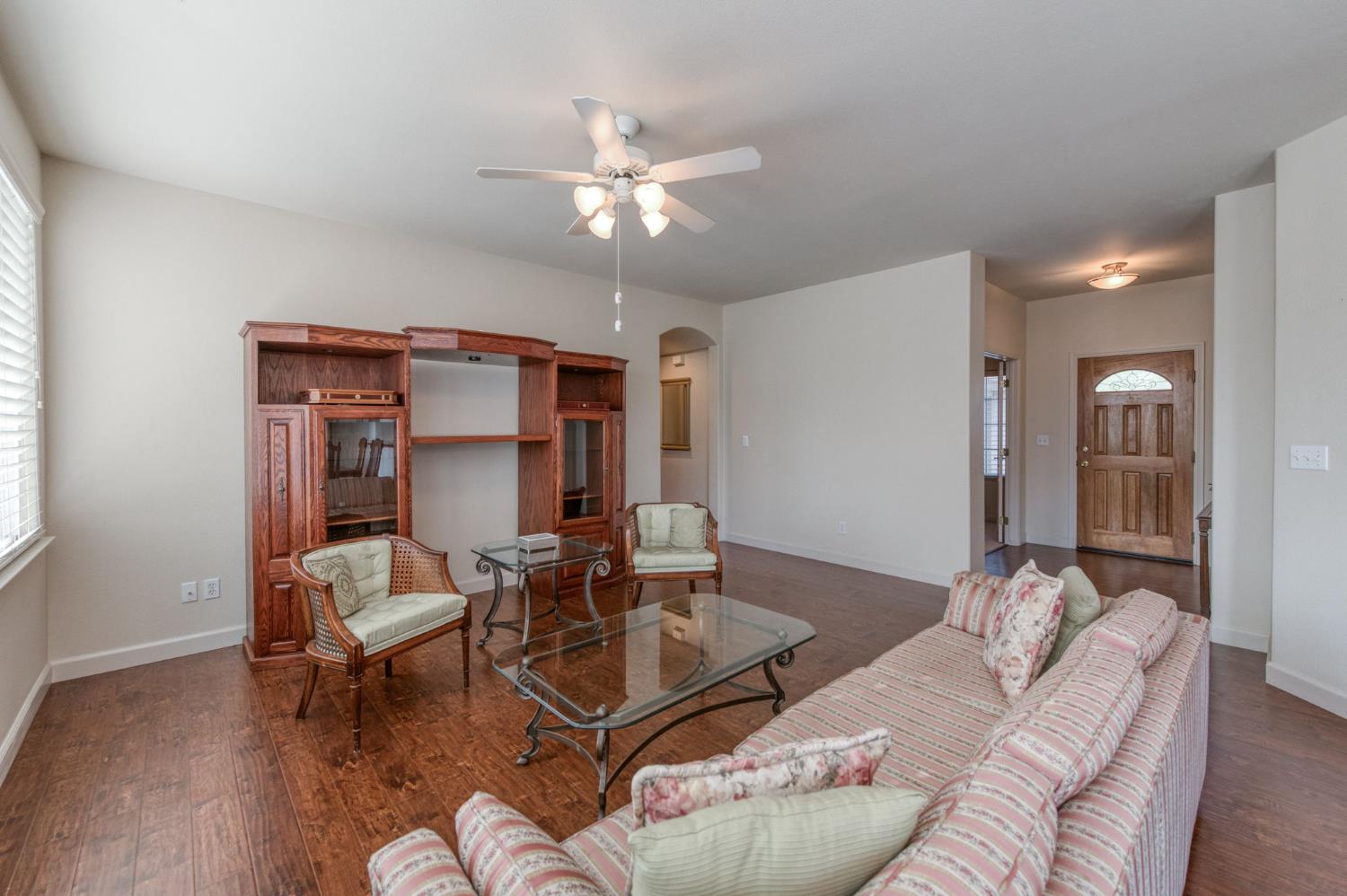 2406 E Marquise Ct, Fresno, CA 93720