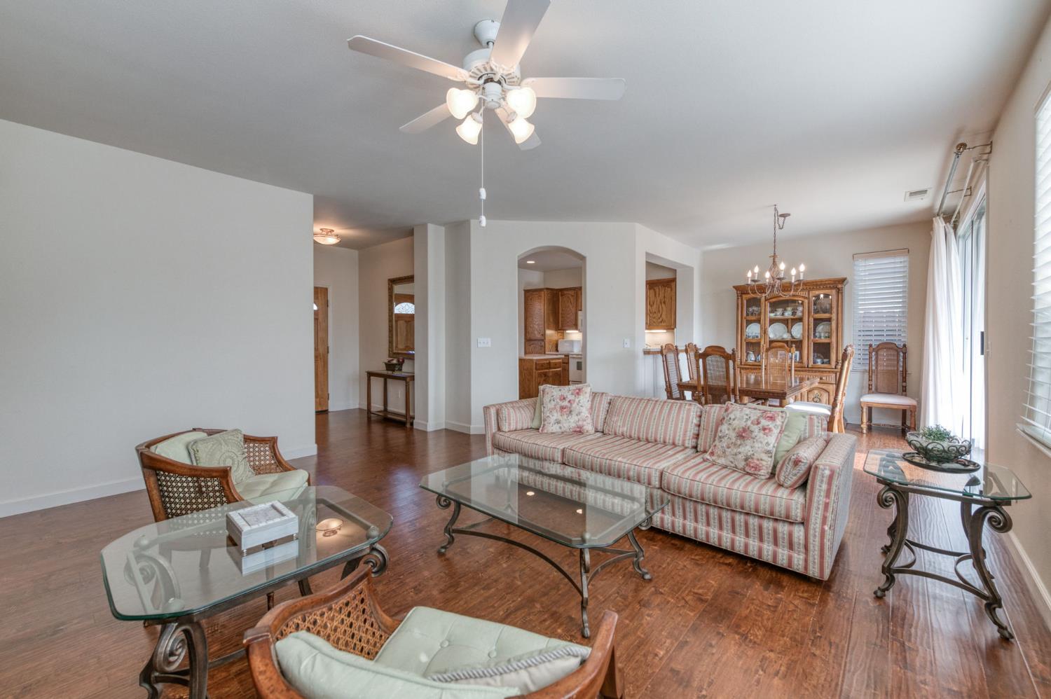 2406 E Marquise Ct, Fresno, CA 93720