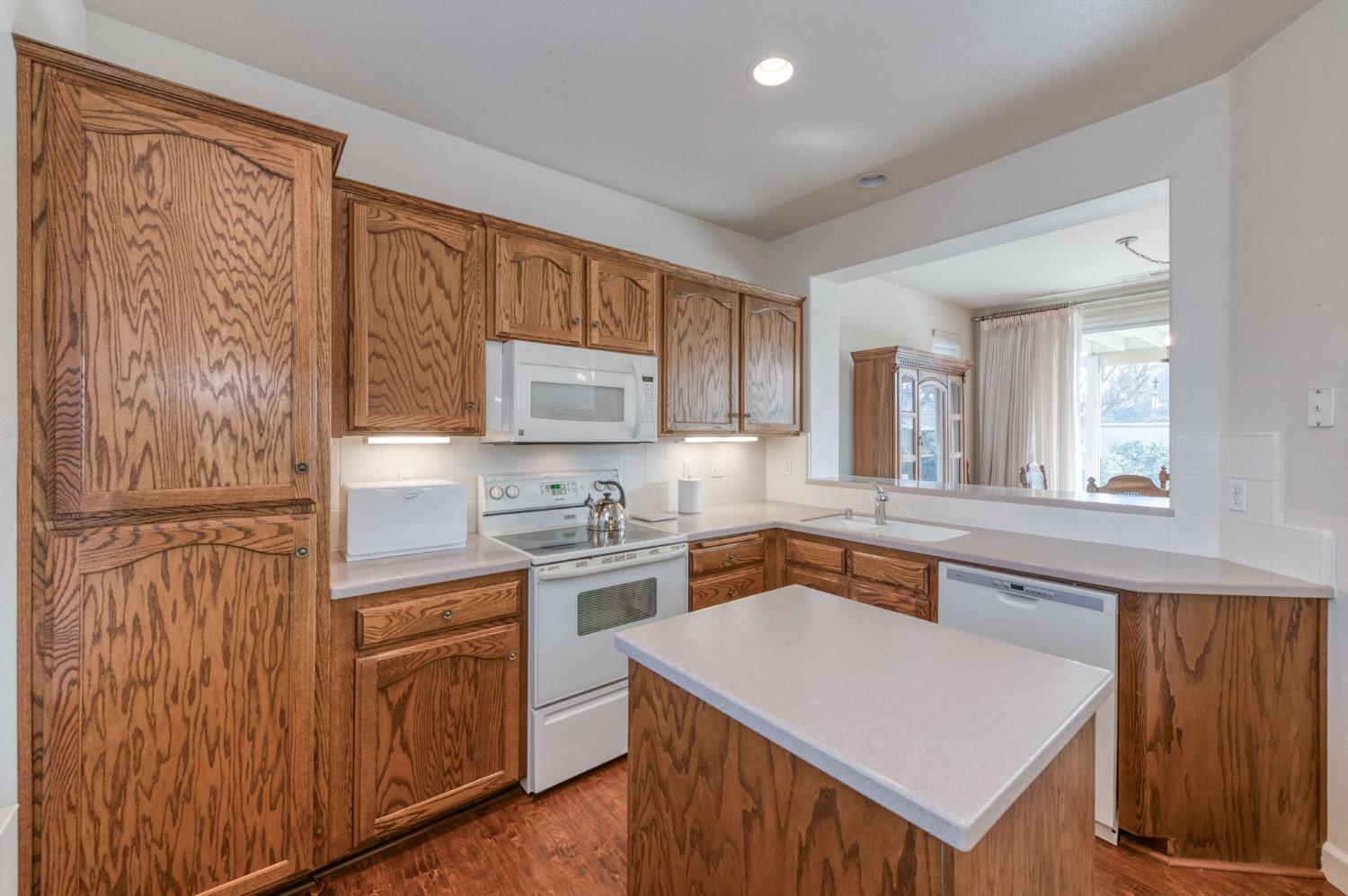 2406 E Marquise Ct, Fresno, CA 93720