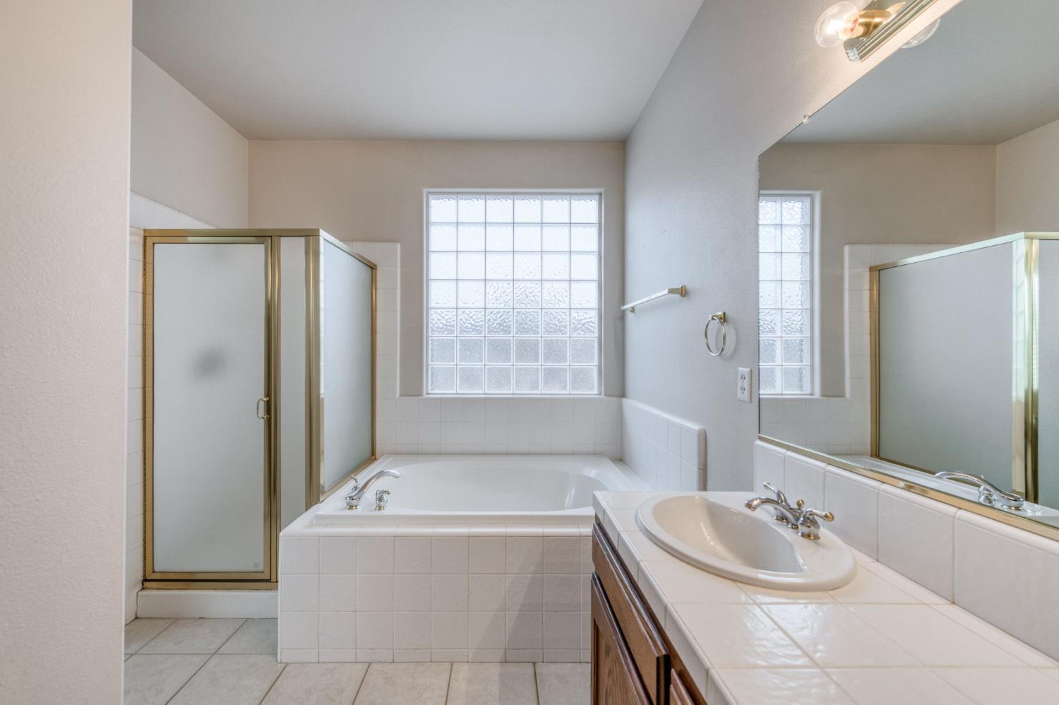 2406 E Marquise Ct, Fresno, CA 93720