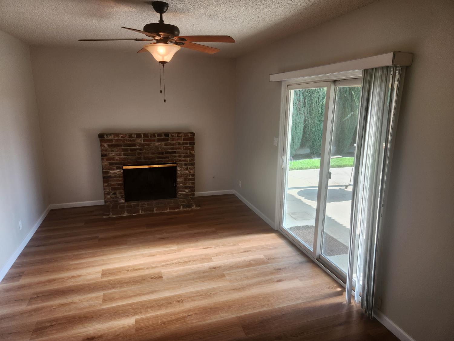 904 W Santa Ana Ave, Clovis, CA 93612