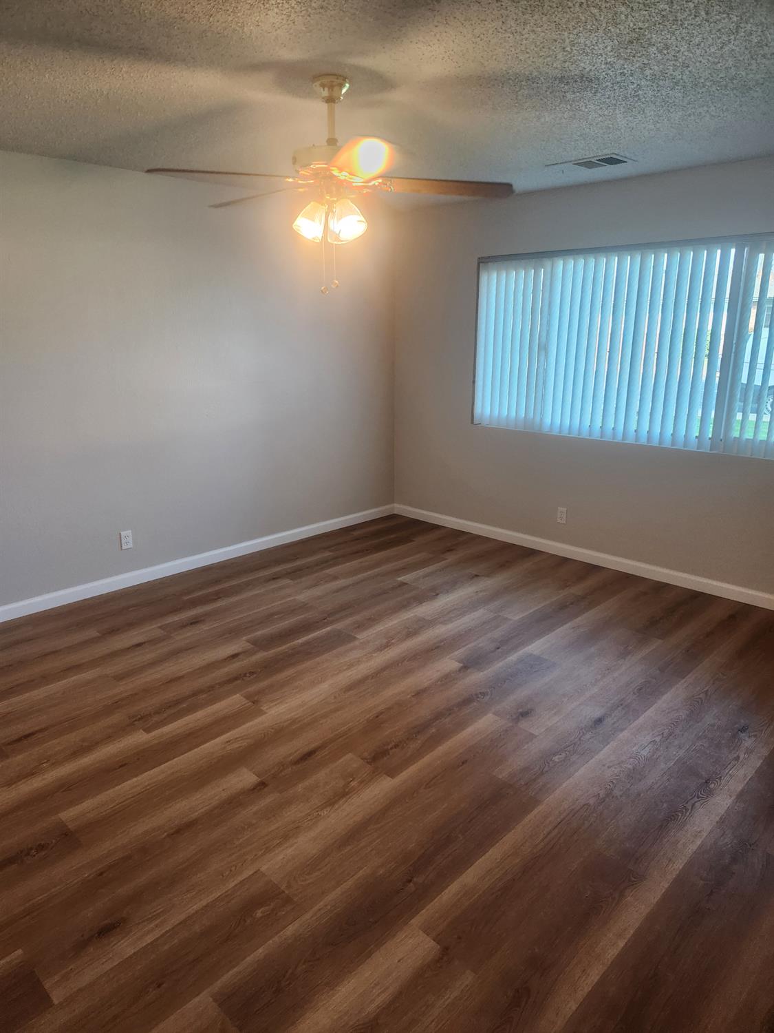 904 W Santa Ana Ave, Clovis, CA 93612