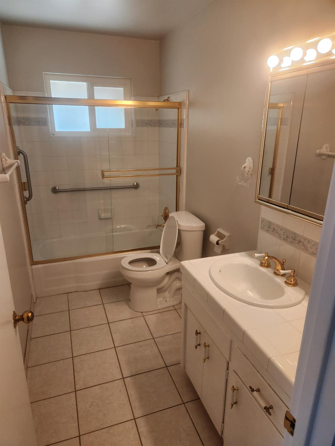 904 W Santa Ana Ave, Clovis, CA 93612