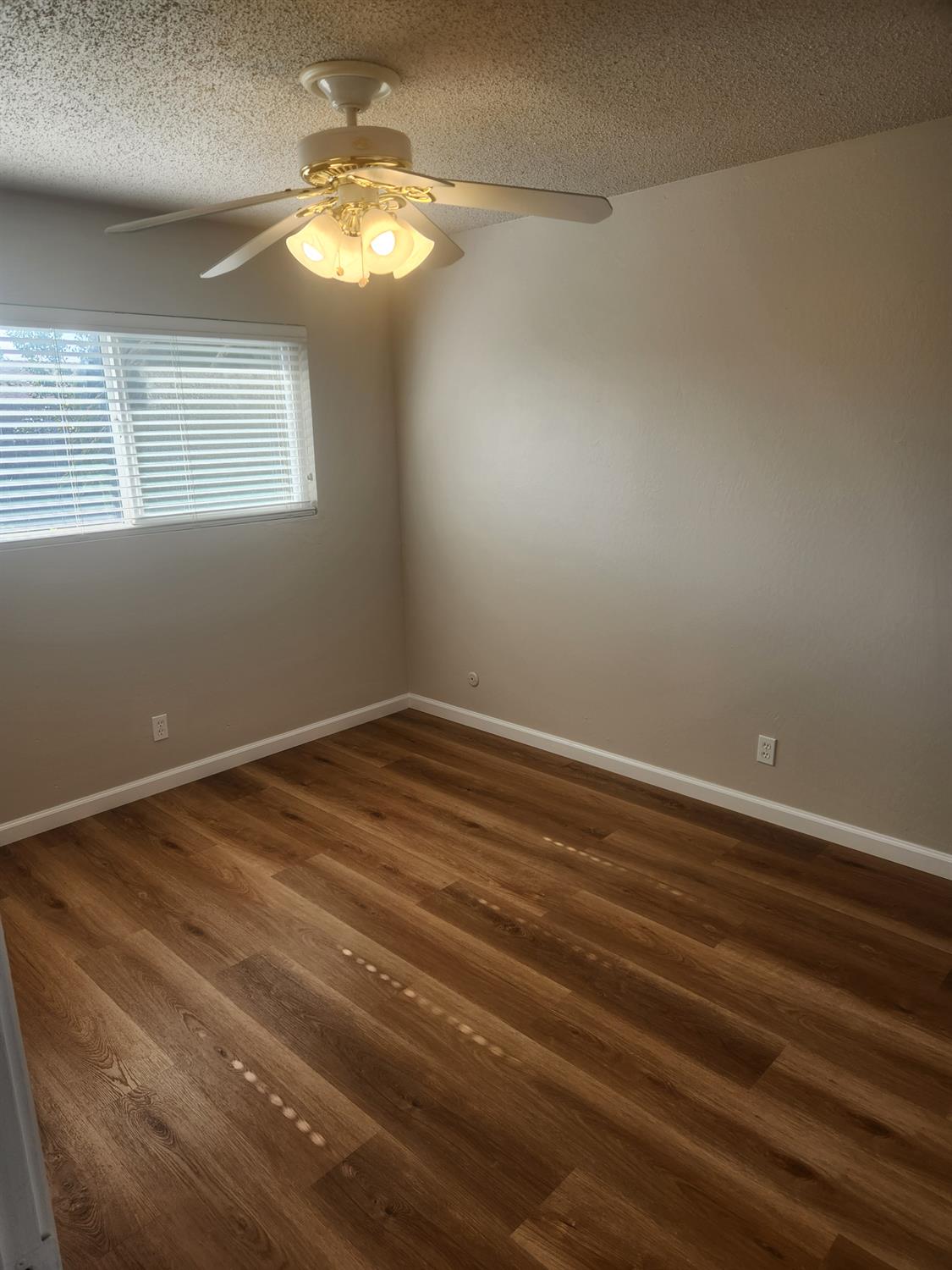 904 W Santa Ana Ave, Clovis, CA 93612