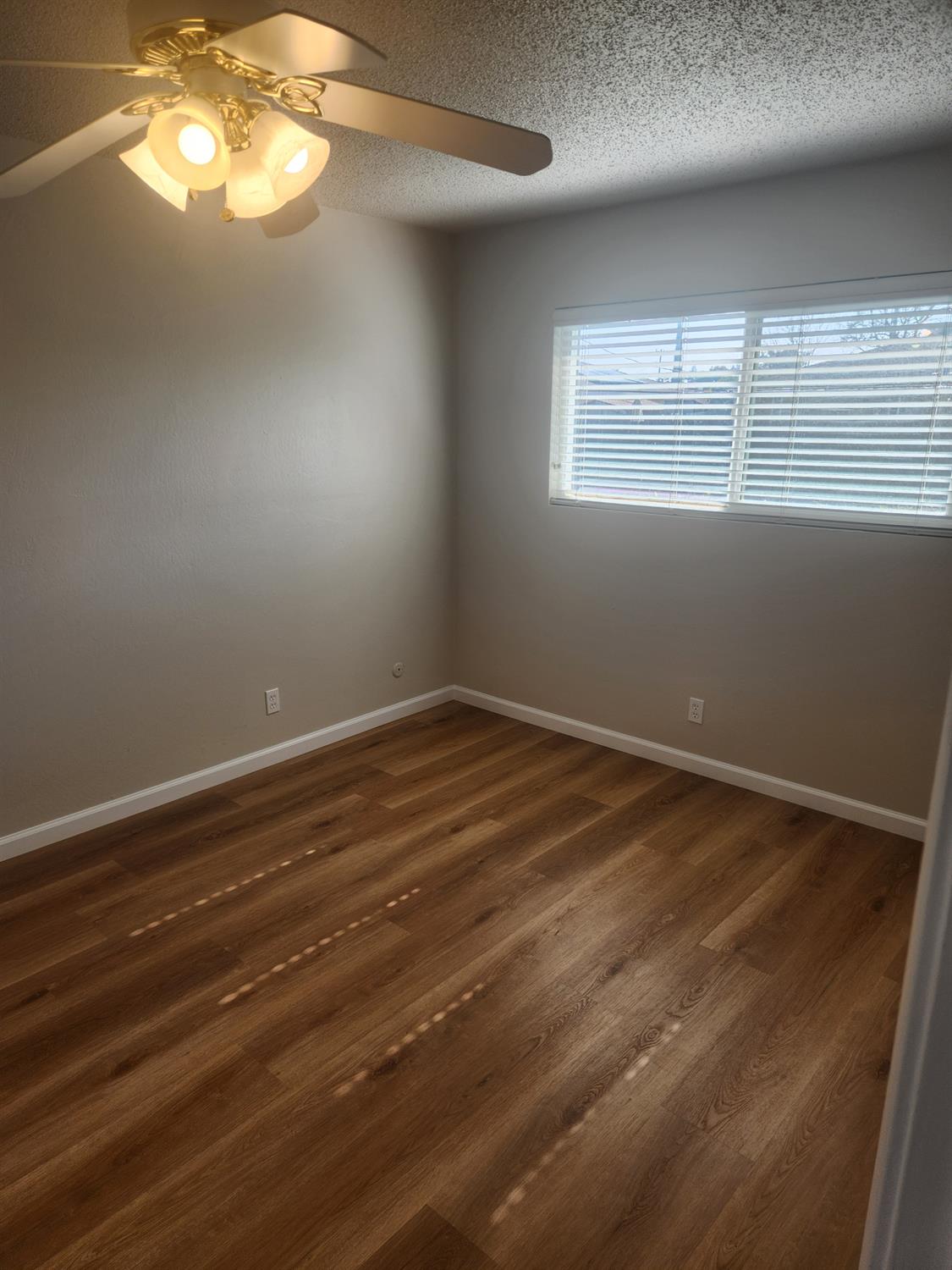 904 W Santa Ana Ave, Clovis, CA 93612