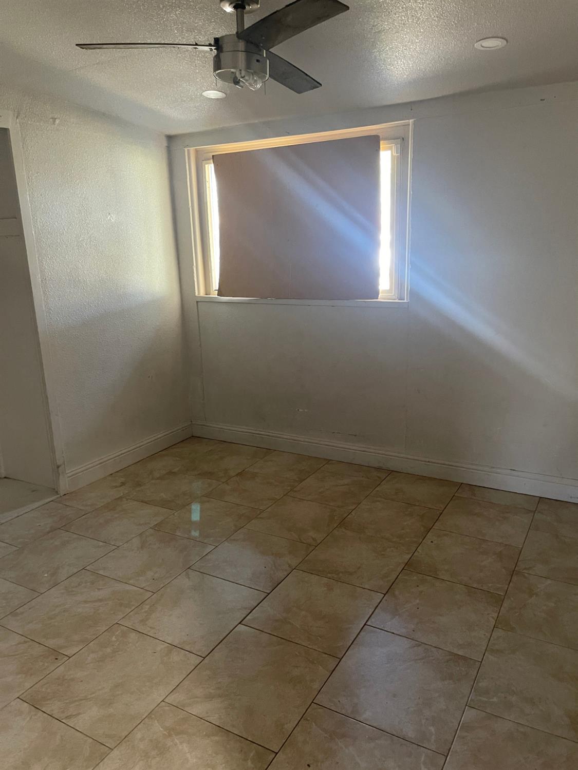 2326 E Hampton Way, Fresno, CA 93726