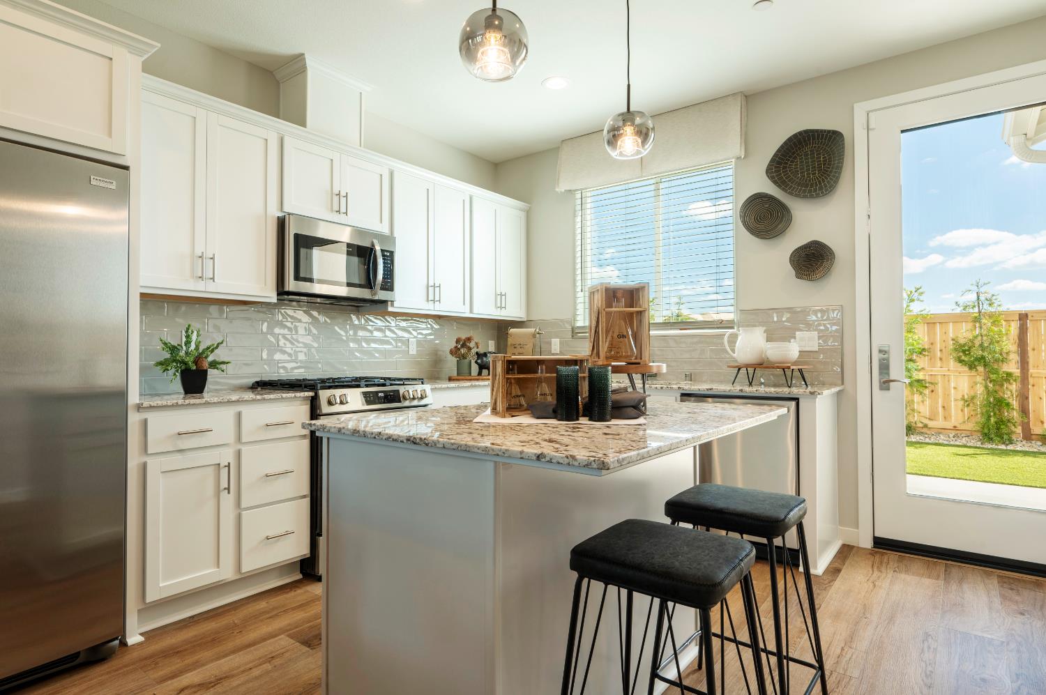 580 Ophelia Ave, Madera, CA 93636