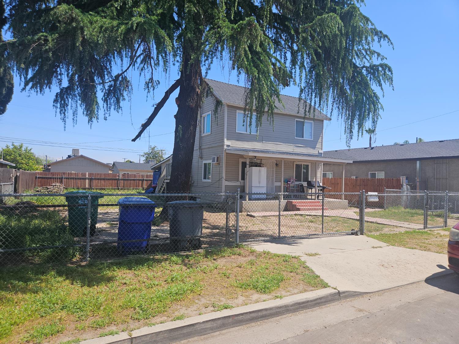 1240 J St, Sanger, CA 93657