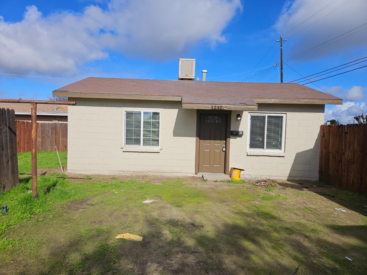 1240 J St, Sanger, CA 93657