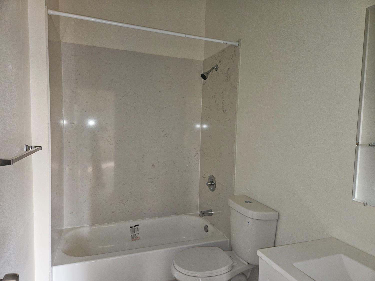 1240 J St, Sanger, CA 93657