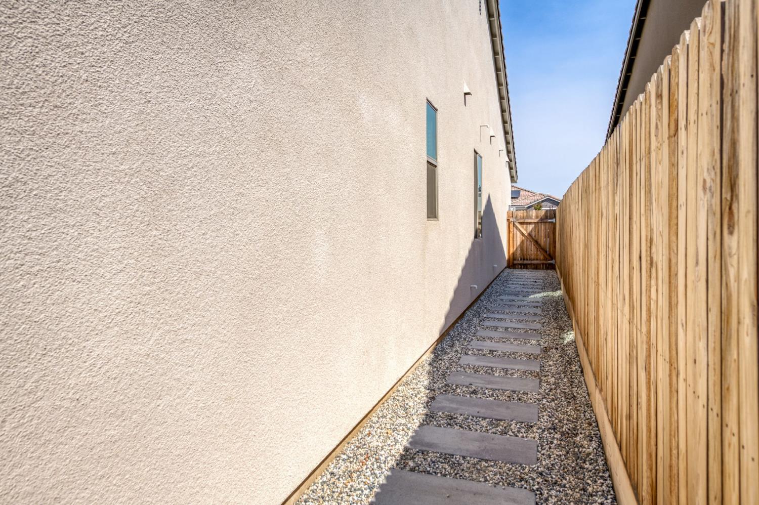 7213 E BROWN AVE, Fresno, CA 93737