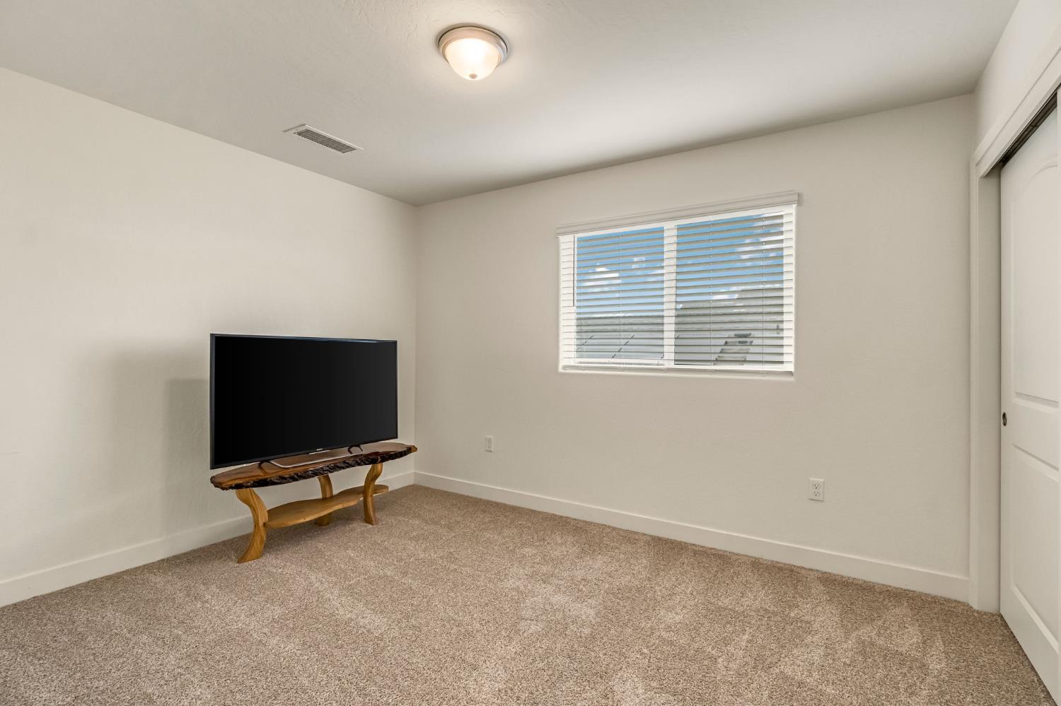 1356 W Annika, Hanford, CA 93230