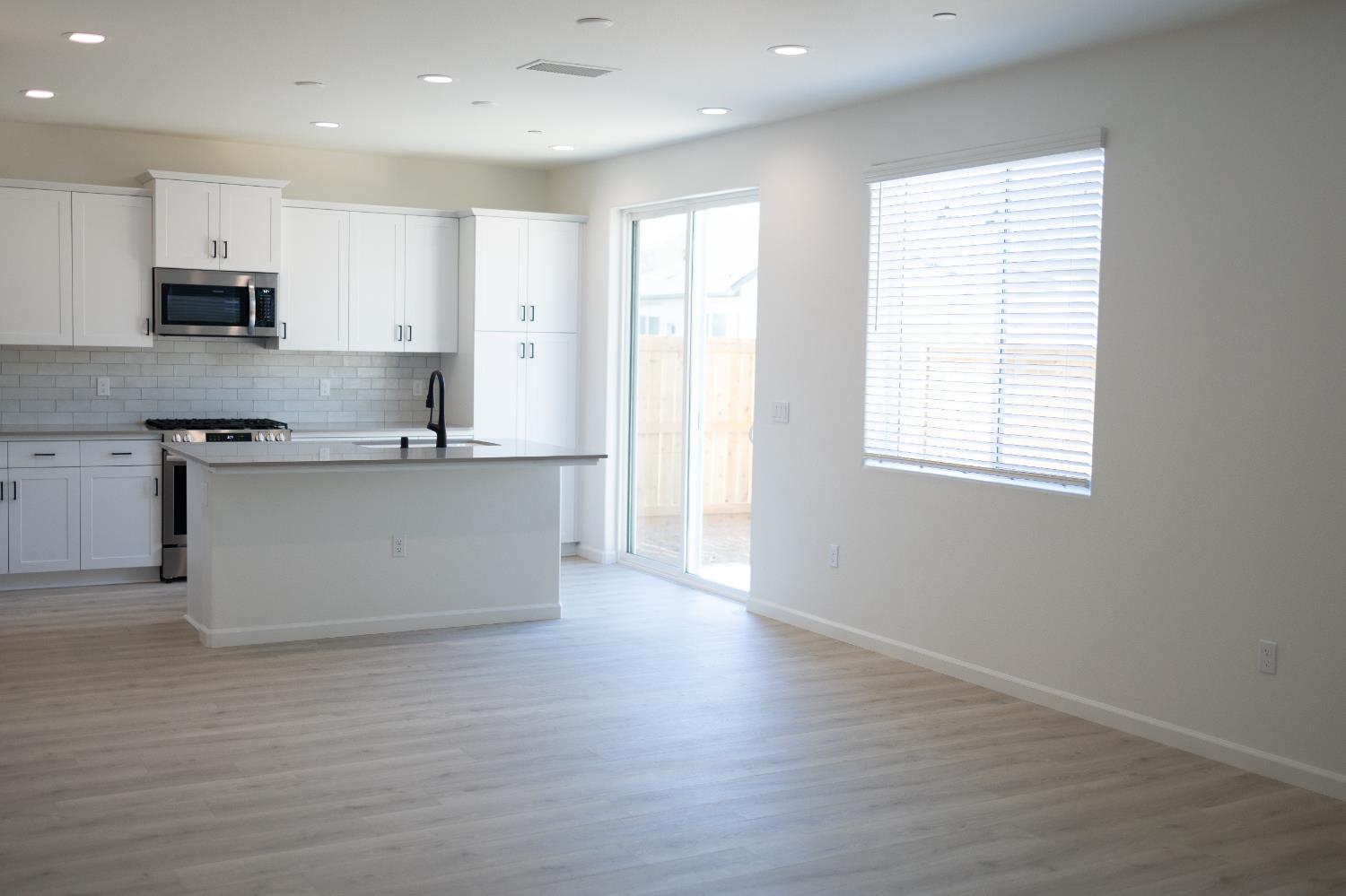 696 Grace Way, Madera, CA 93636