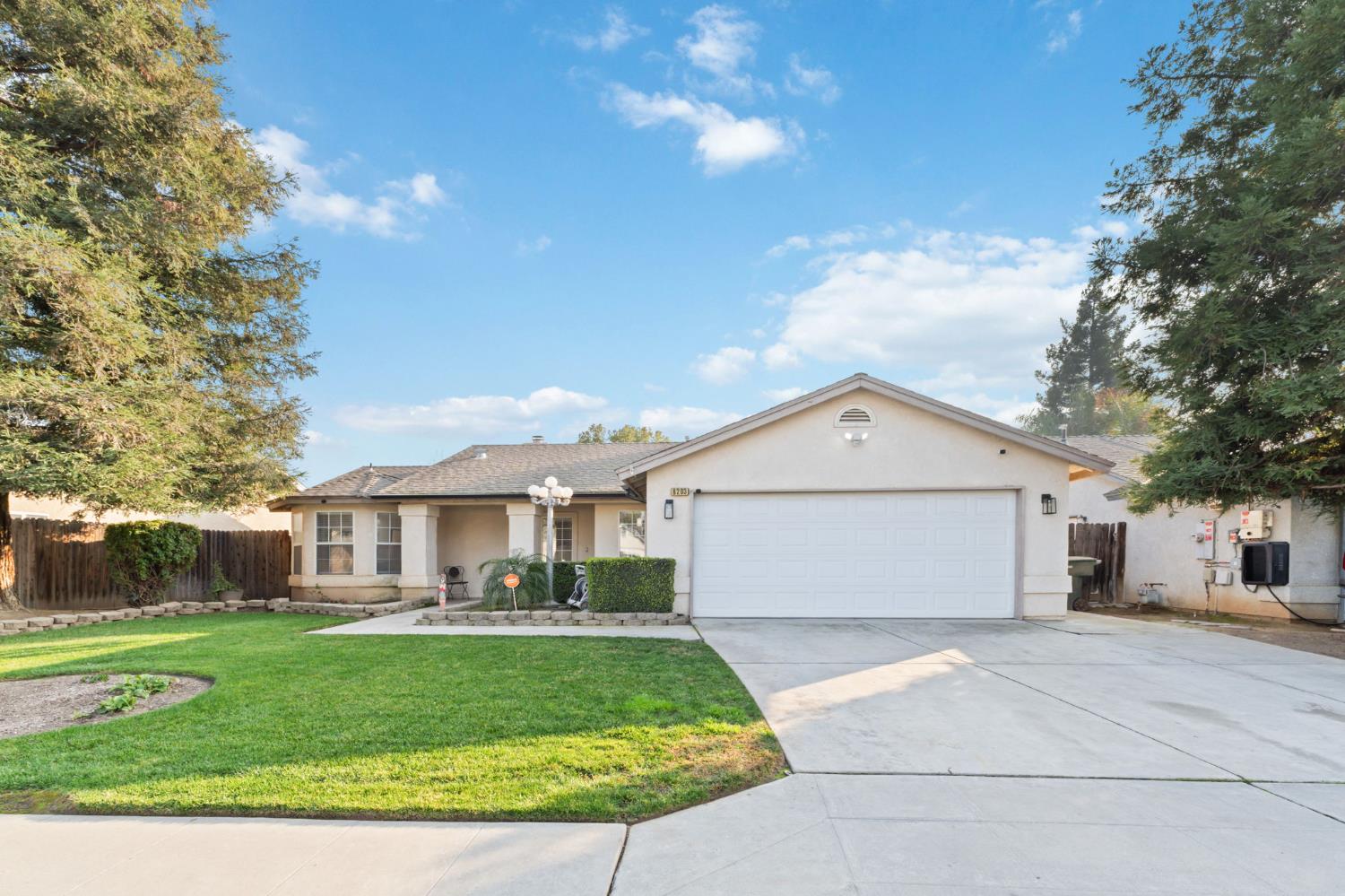 6203 W San Madele Ave, Fresno, CA 93723