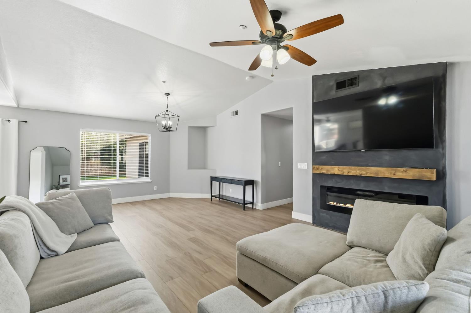 6203 W San Madele Ave, Fresno, CA 93723