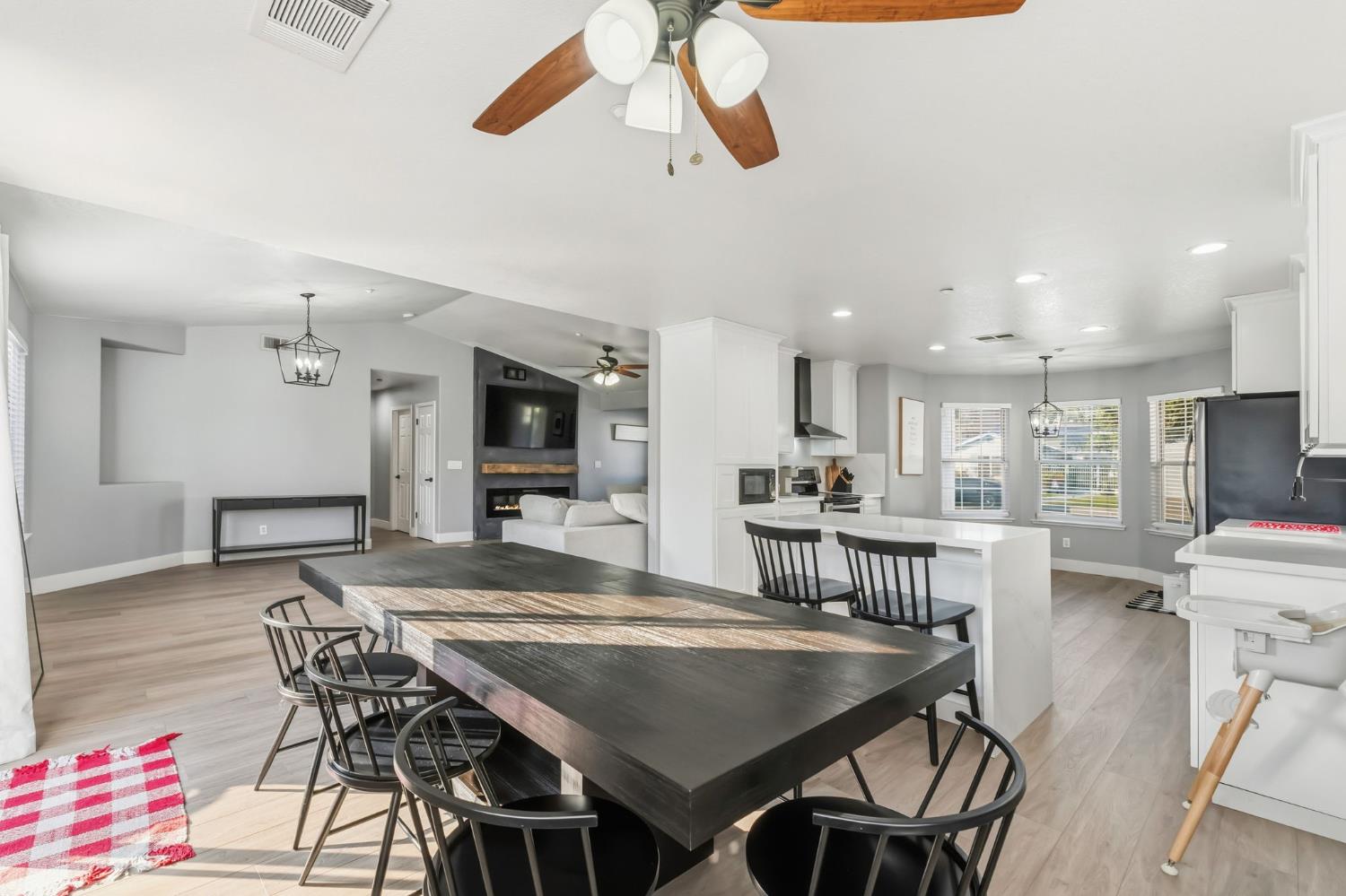 6203 W San Madele Ave, Fresno, CA 93723