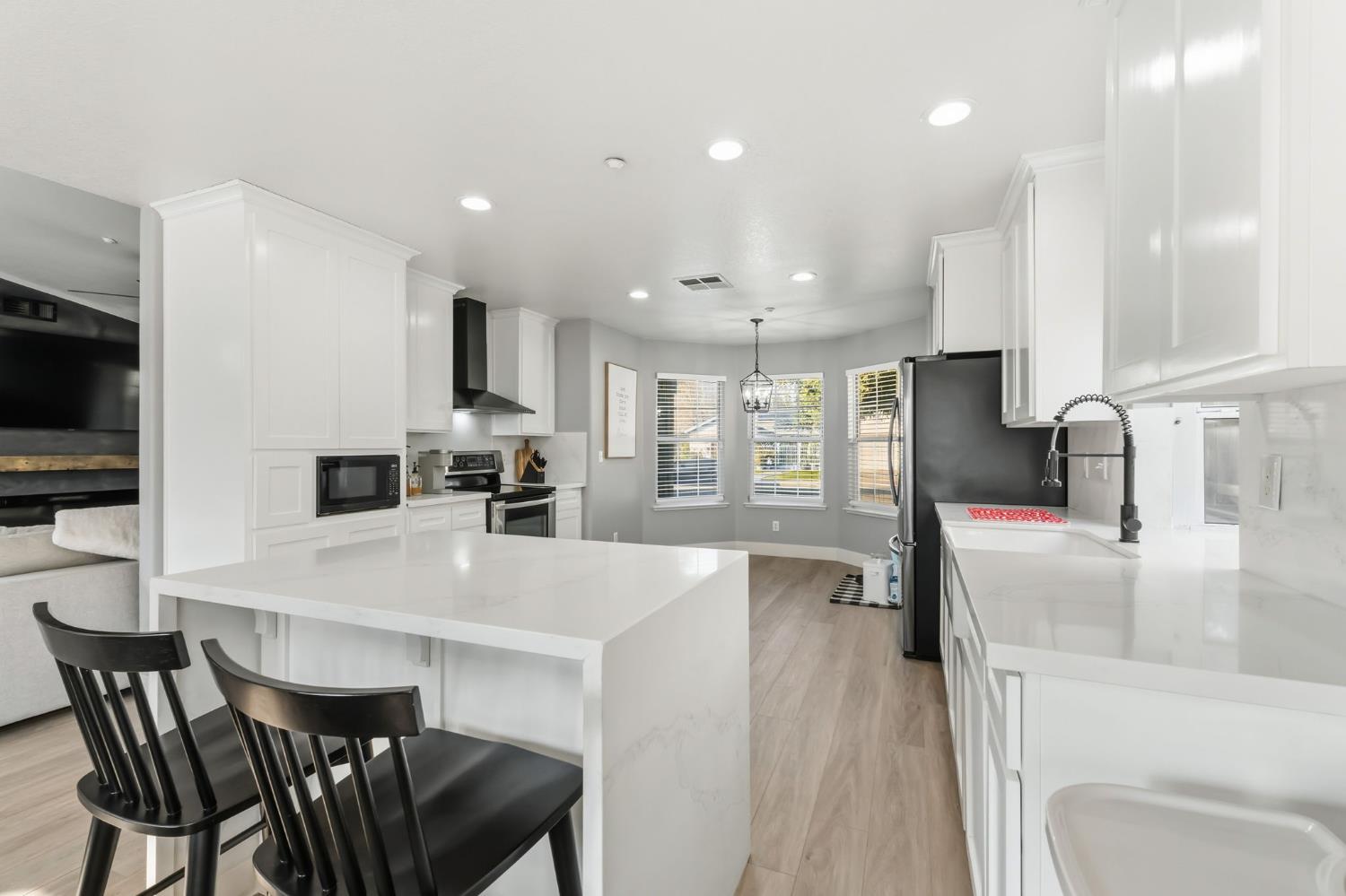 6203 W San Madele Ave, Fresno, CA 93723