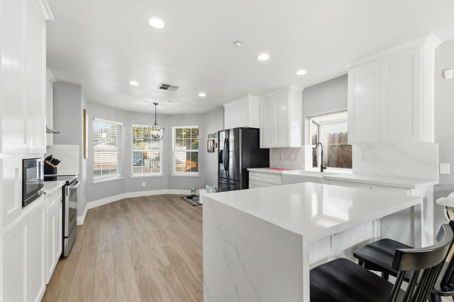 6203 W San Madele Ave, Fresno, CA 93723