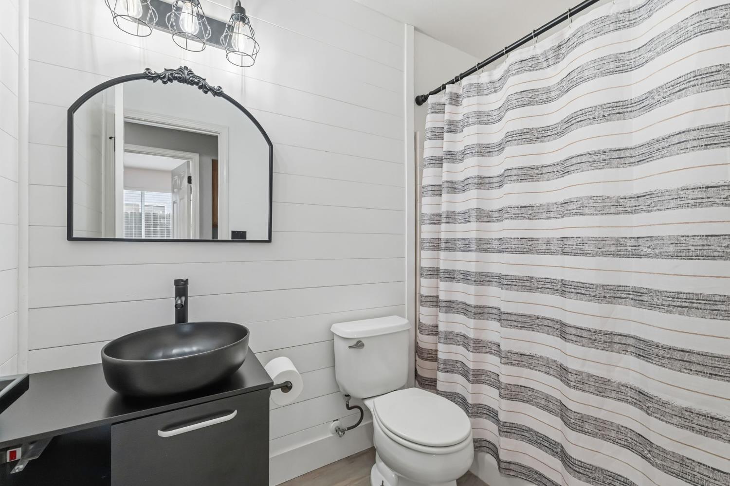 6203 W San Madele Ave, Fresno, CA 93723