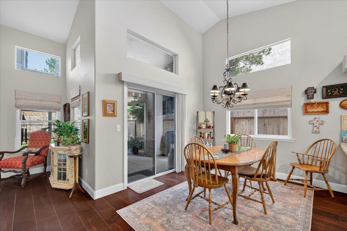 2672 E Bristol Ct, Fresno, CA 93720