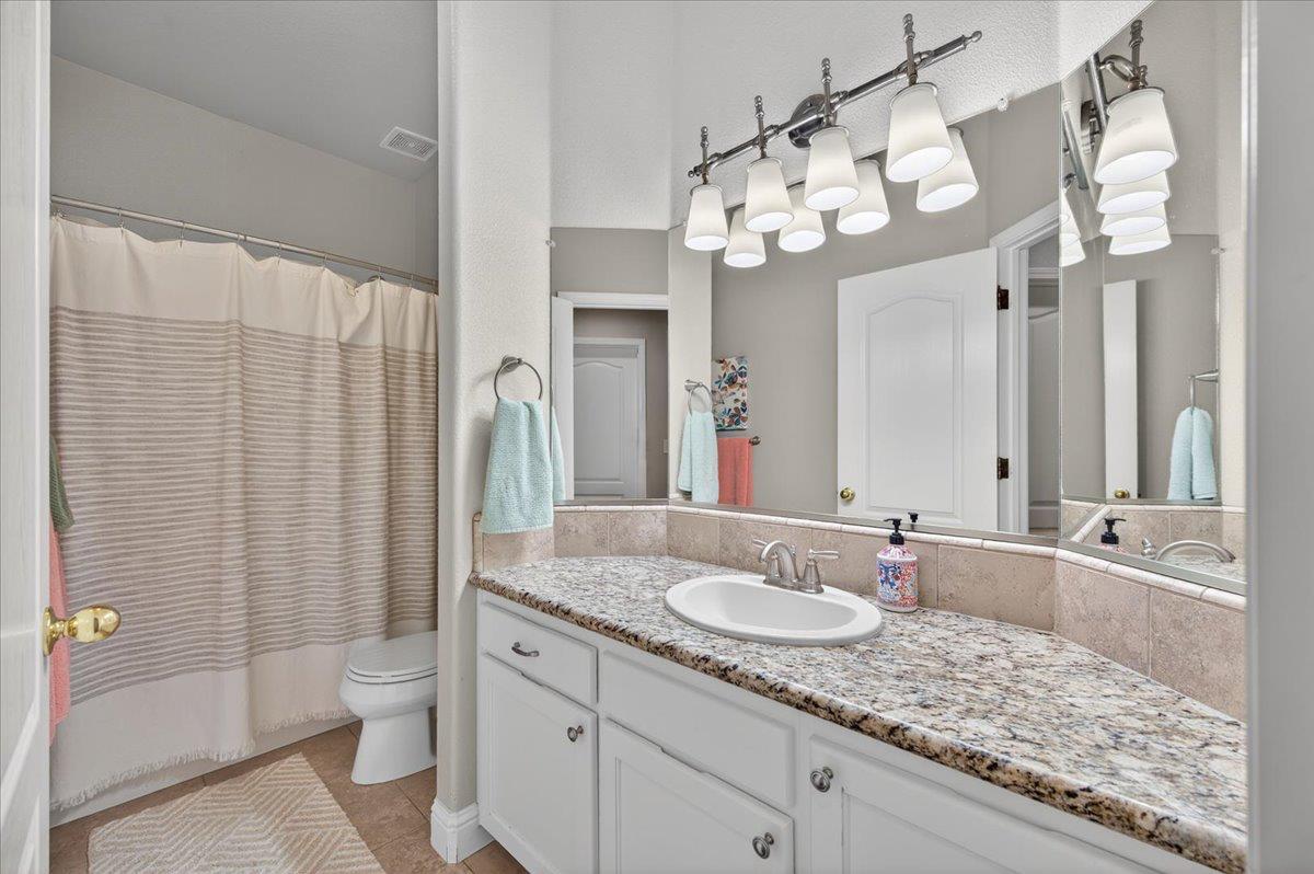 2672 E Bristol Ct, Fresno, CA 93720