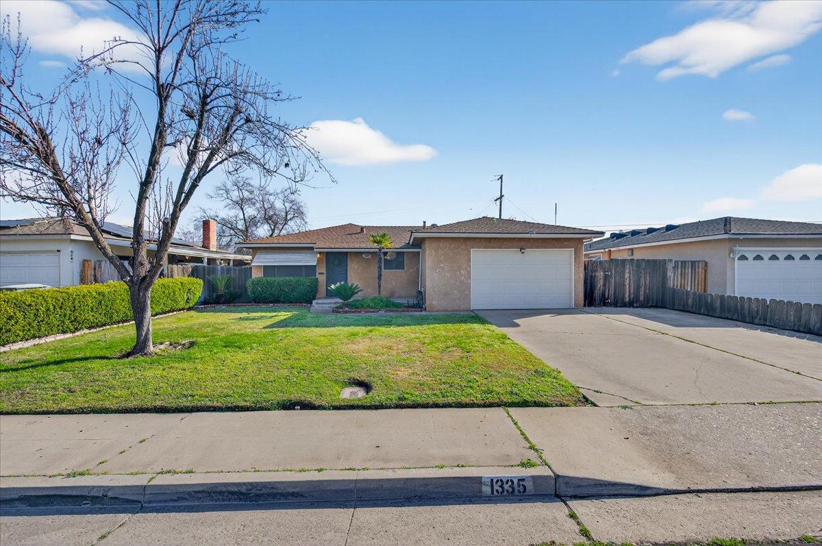 1335 Cindy Ave, Clovis, CA 93612