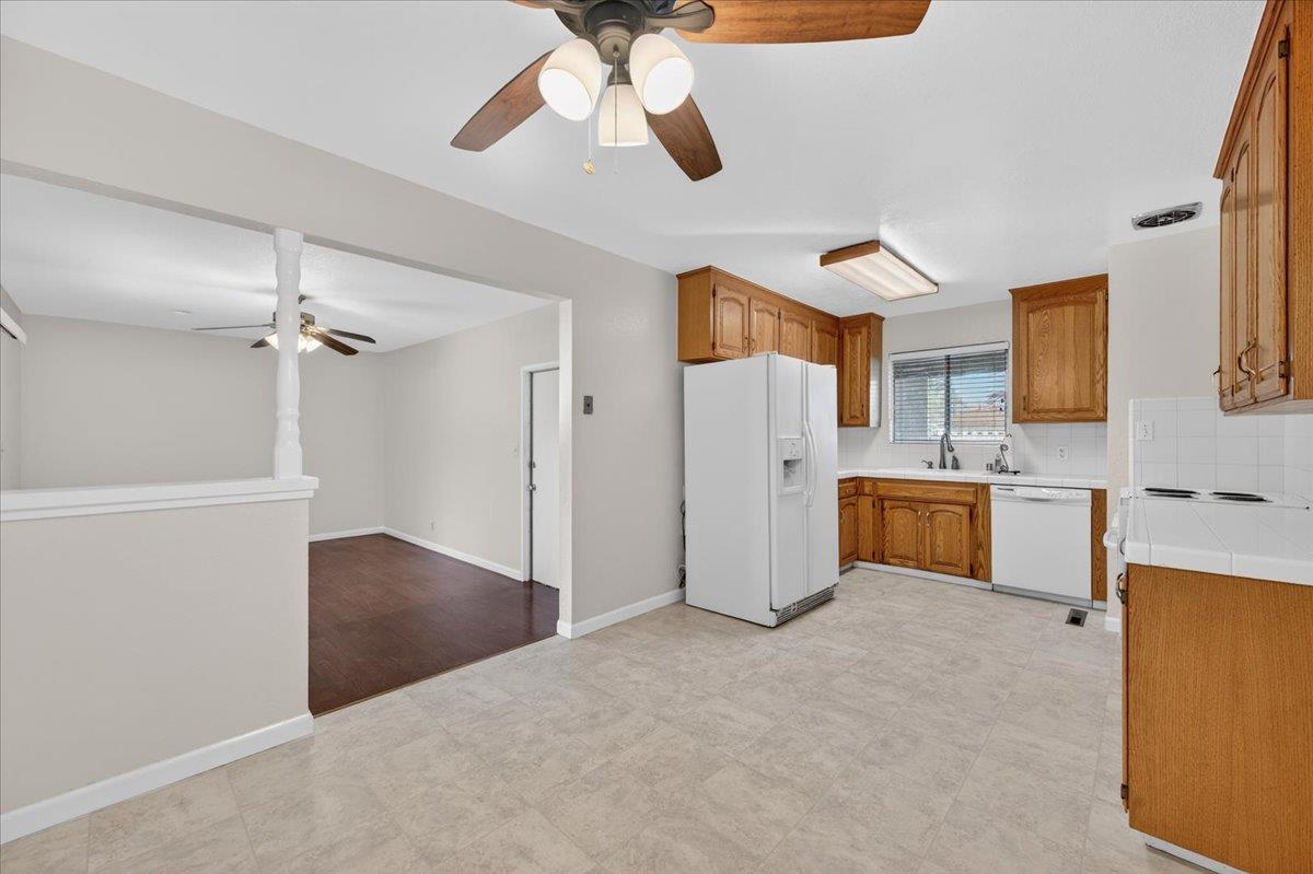 1335 Cindy Ave, Clovis, CA 93612