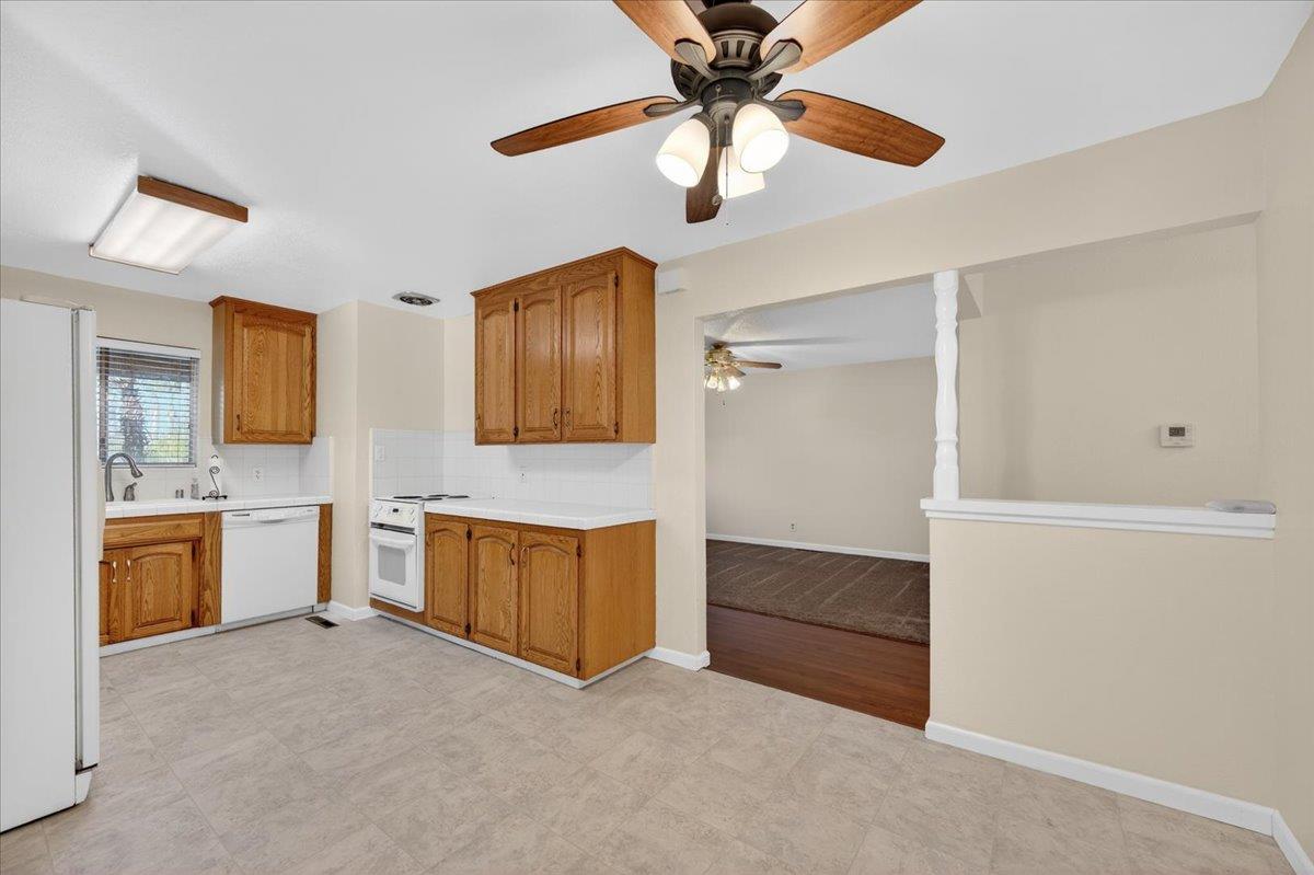 1335 Cindy Ave, Clovis, CA 93612