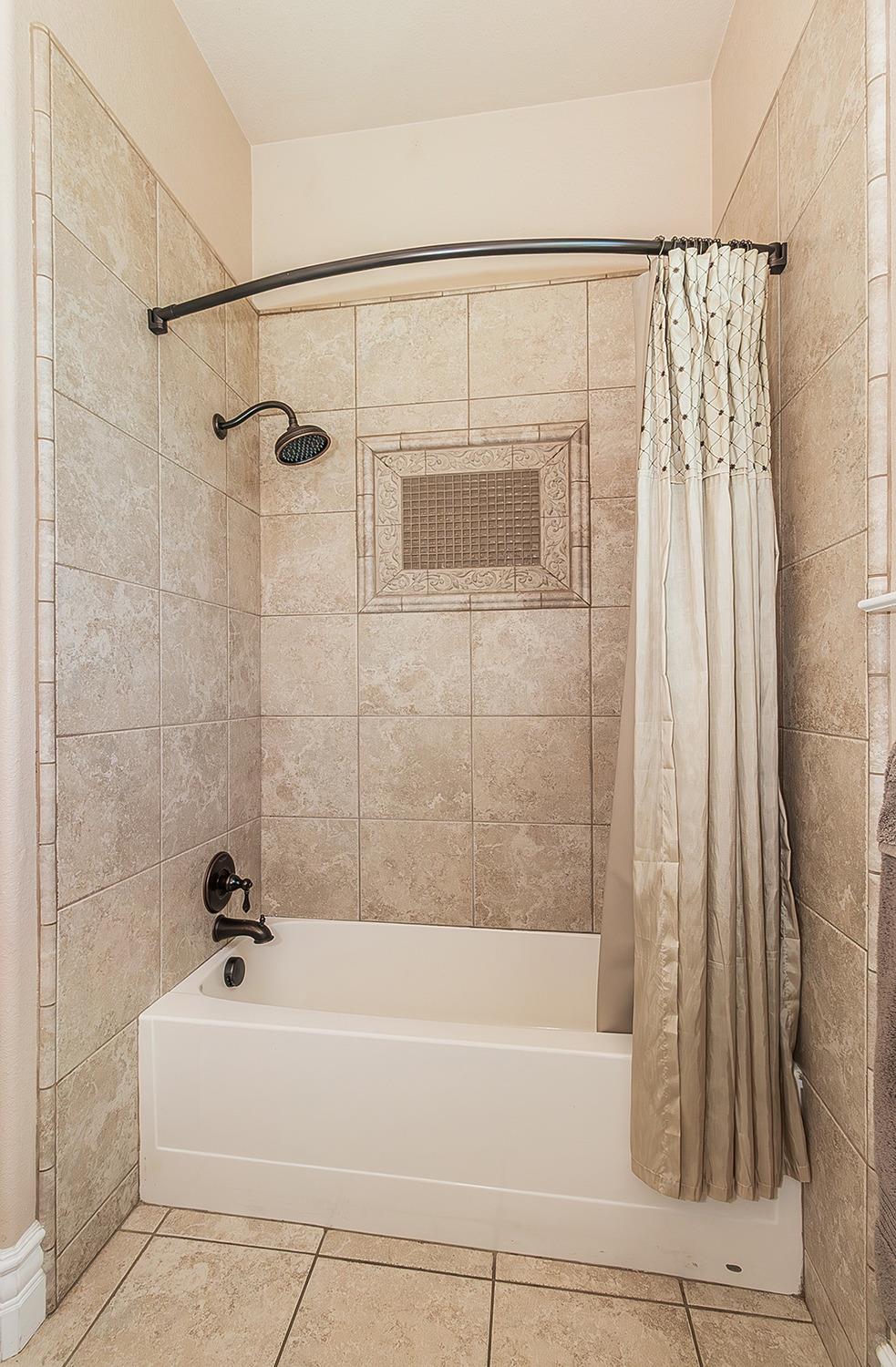 14505 Blue Drake Ln, Prather, CA 93651