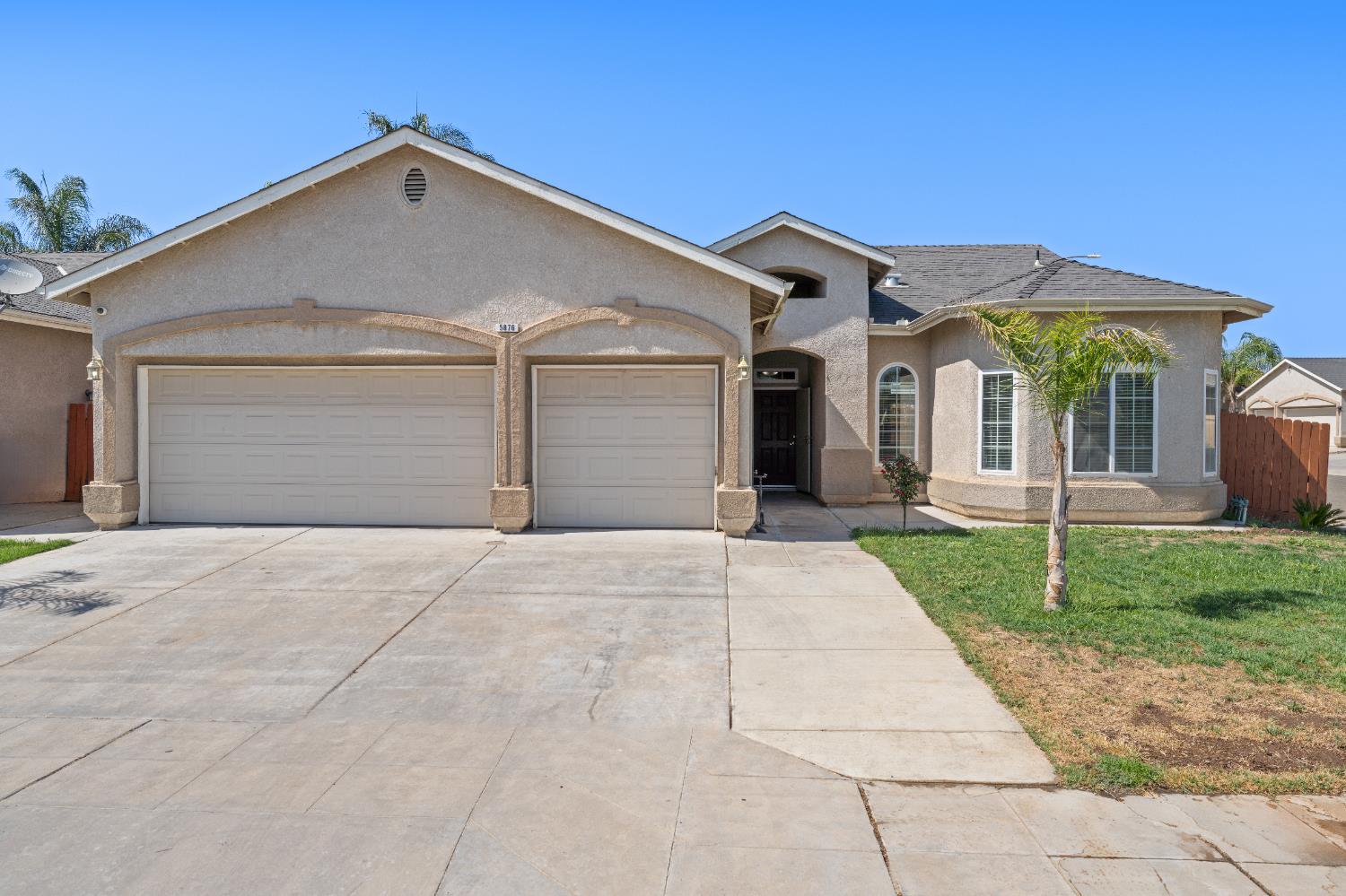 5876 W Acacia Ave, Fresno, CA 93722