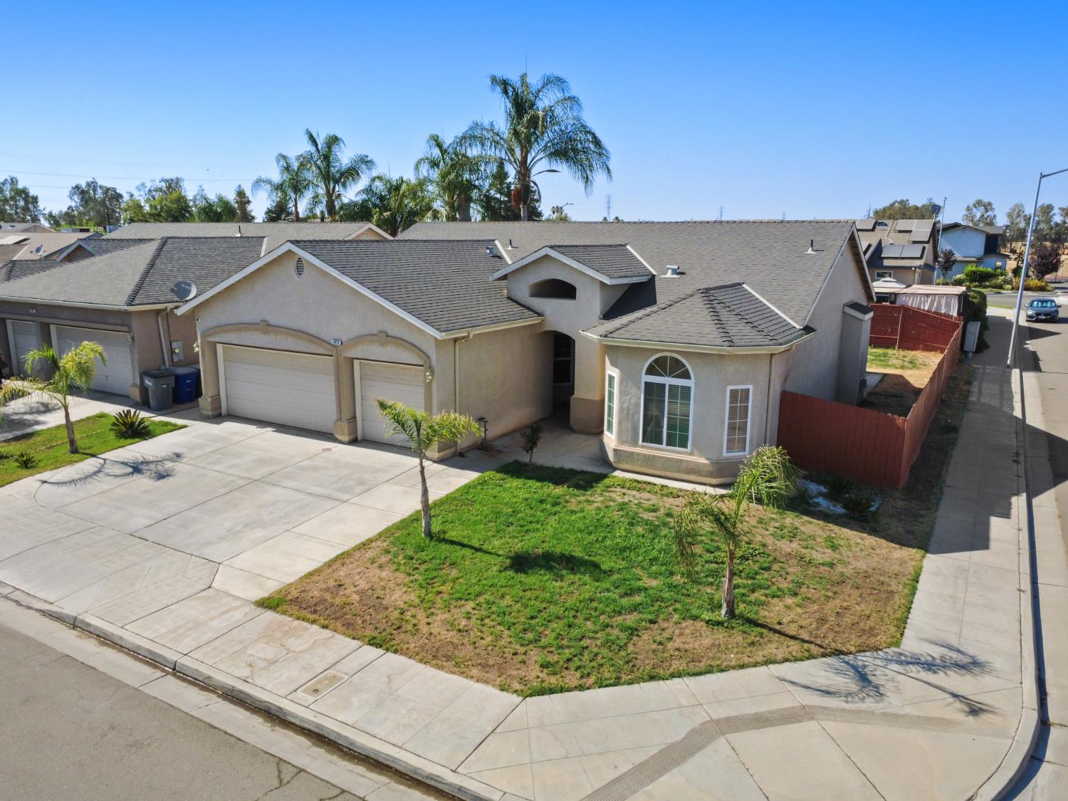 5876 W Acacia Ave, Fresno, CA 93722