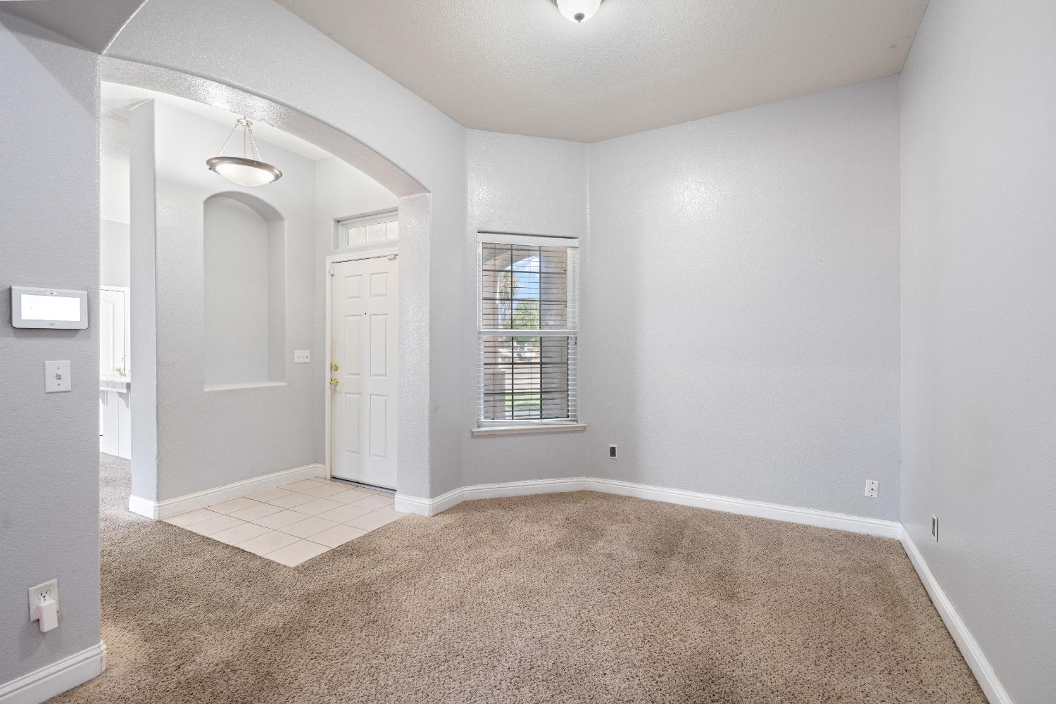 5876 W Acacia Ave, Fresno, CA 93722