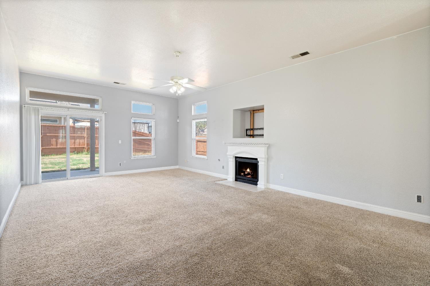 5876 W Acacia Ave, Fresno, CA 93722