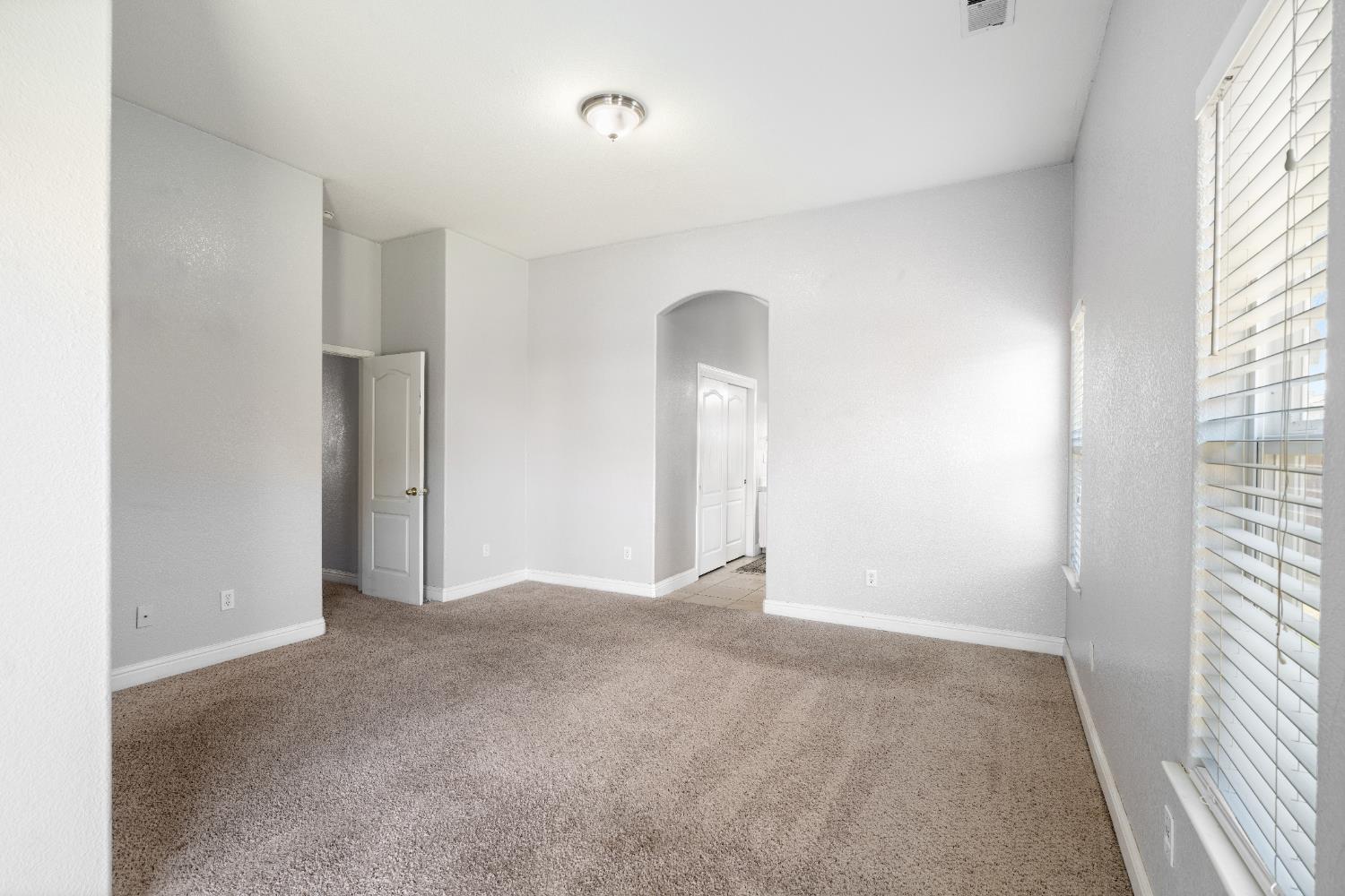 5876 W Acacia Ave, Fresno, CA 93722