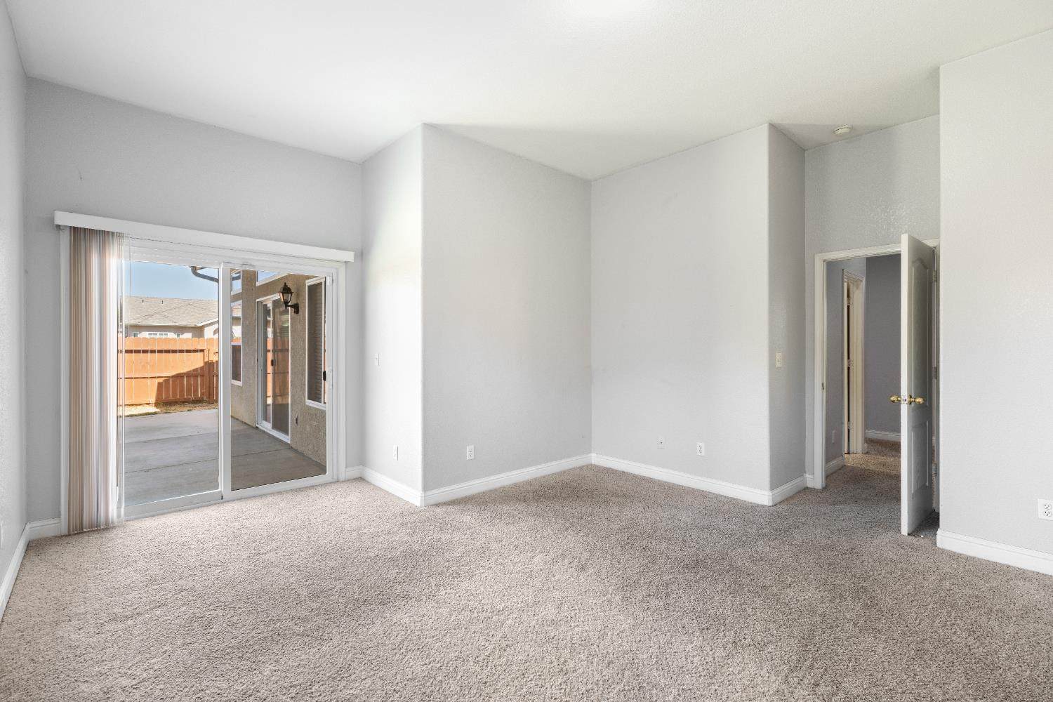 5876 W Acacia Ave, Fresno, CA 93722