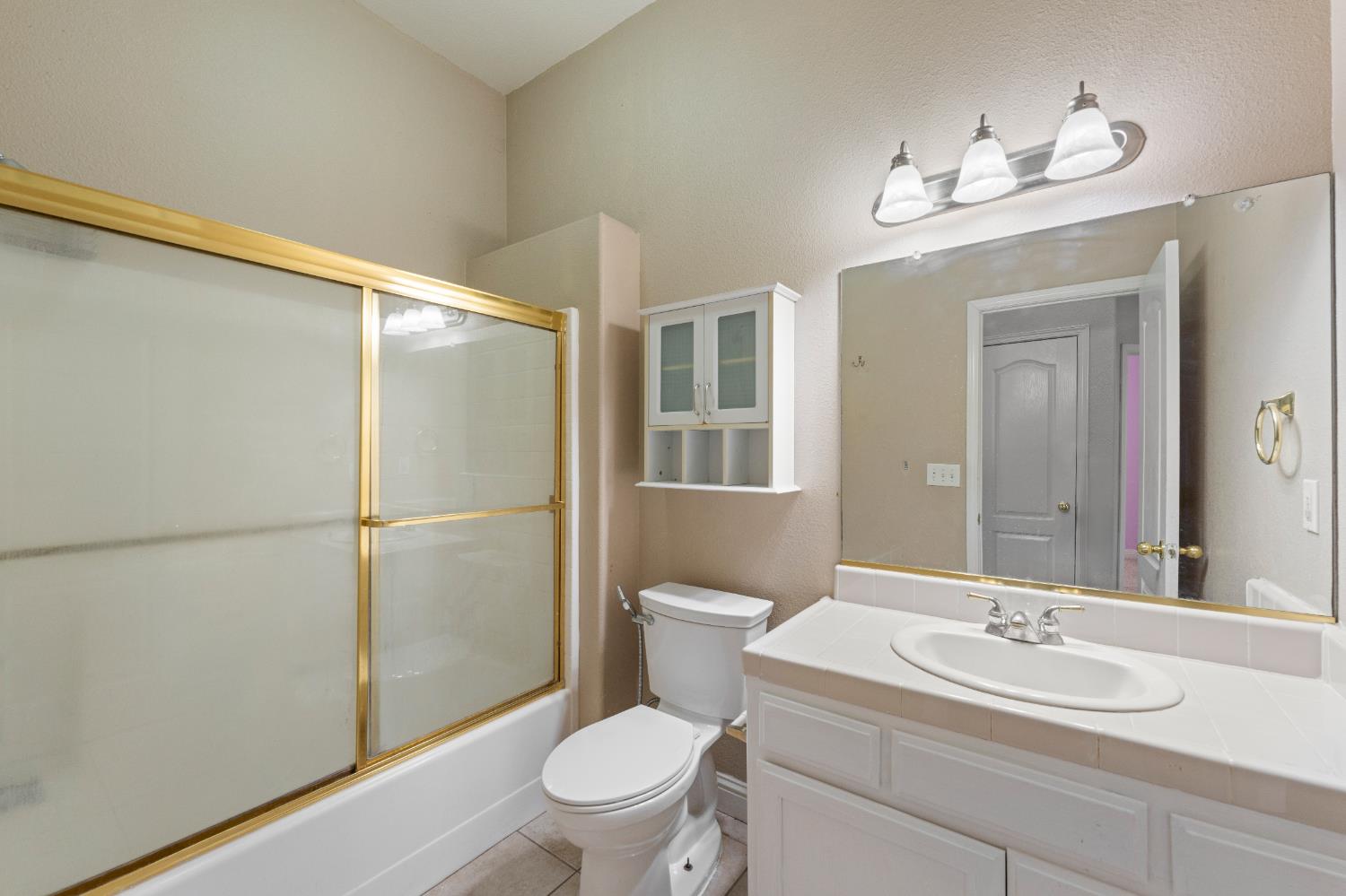 5876 W Acacia Ave, Fresno, CA 93722