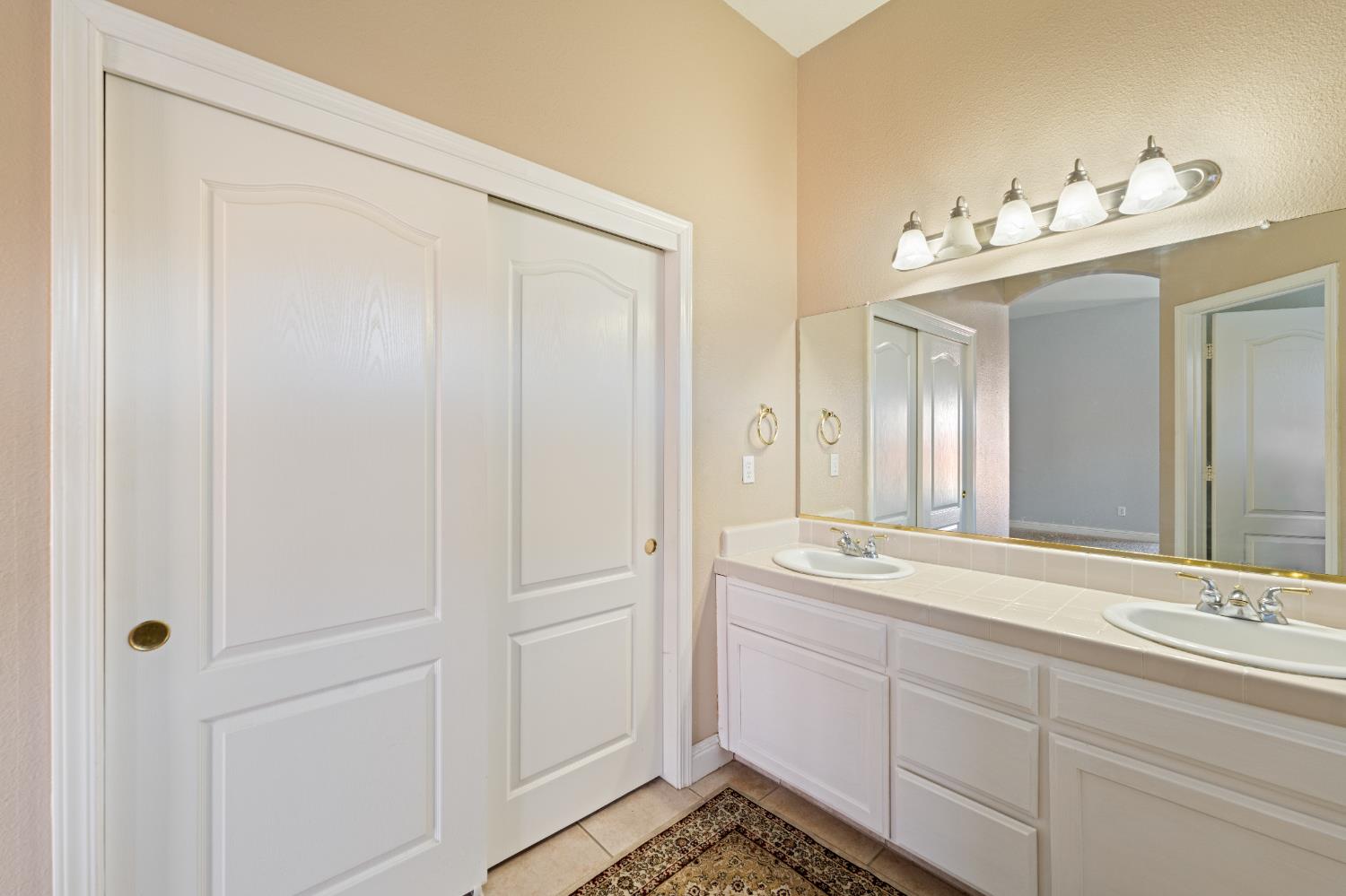 5876 W Acacia Ave, Fresno, CA 93722