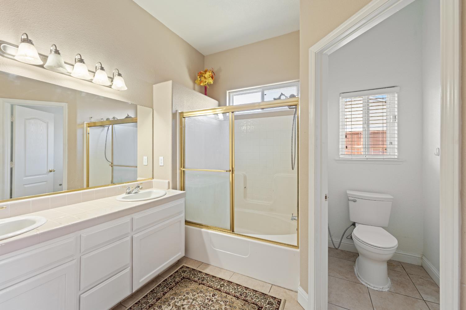 5876 W Acacia Ave, Fresno, CA 93722