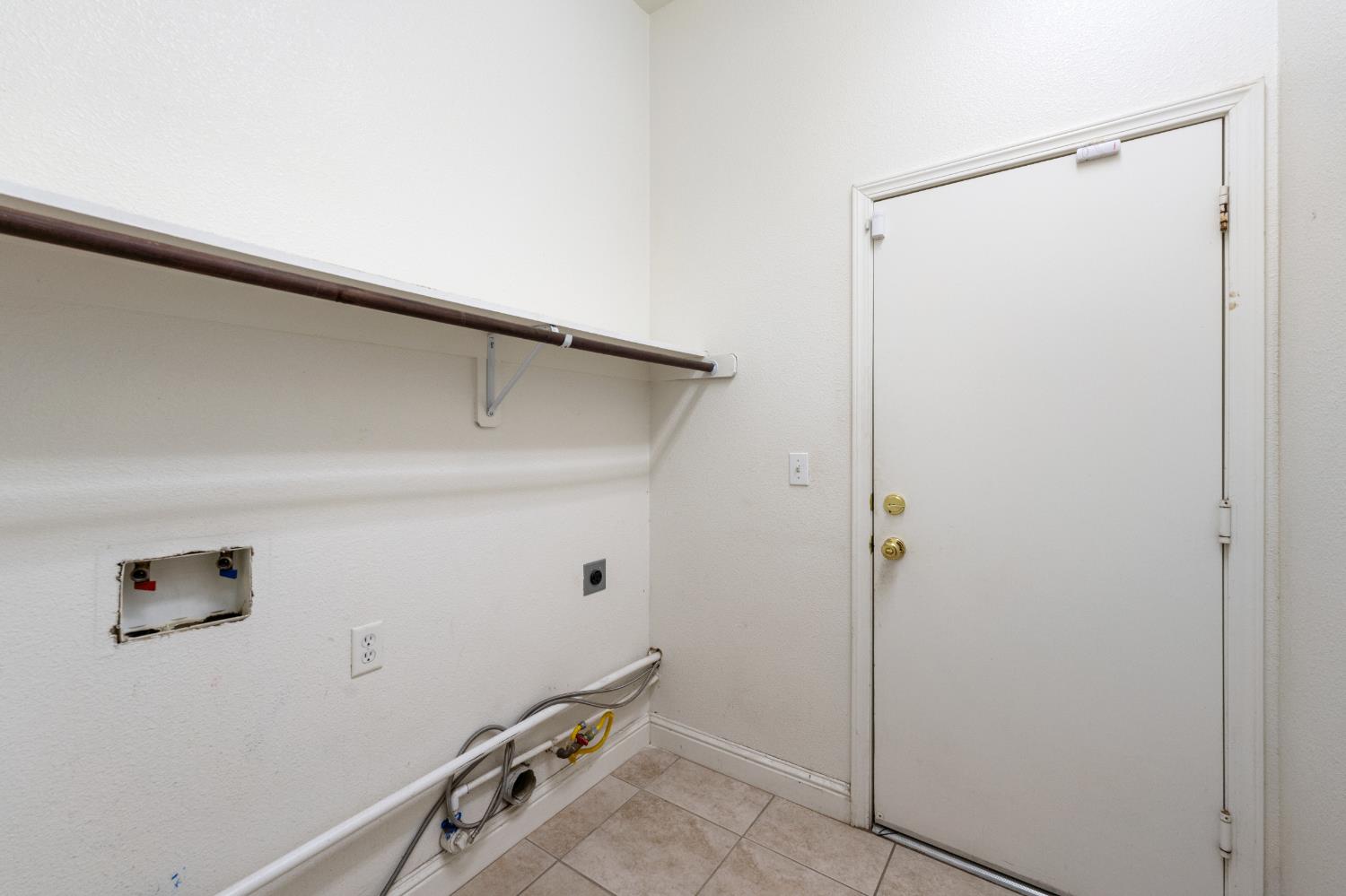 5876 W Acacia Ave, Fresno, CA 93722