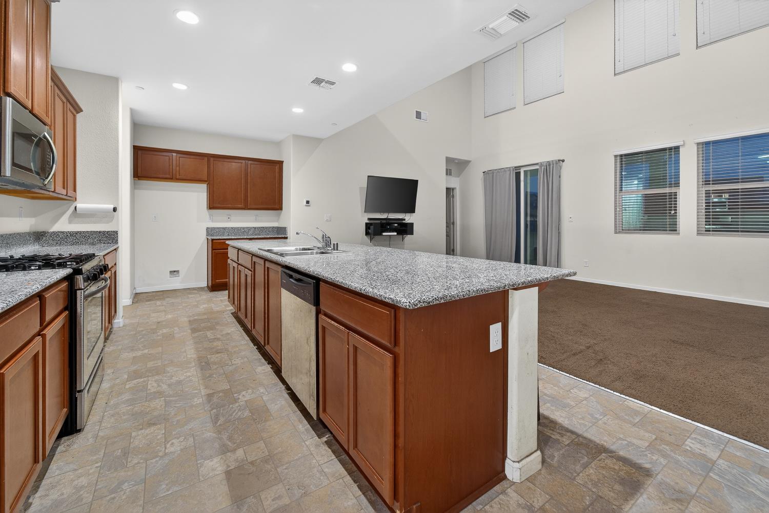 4910 E Alexander Ave, Fresno, CA 93725