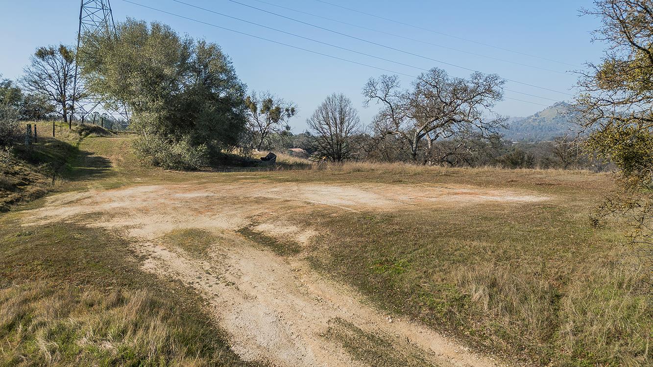 32150 Broken Arrow Ln, Auberry, CA 93602